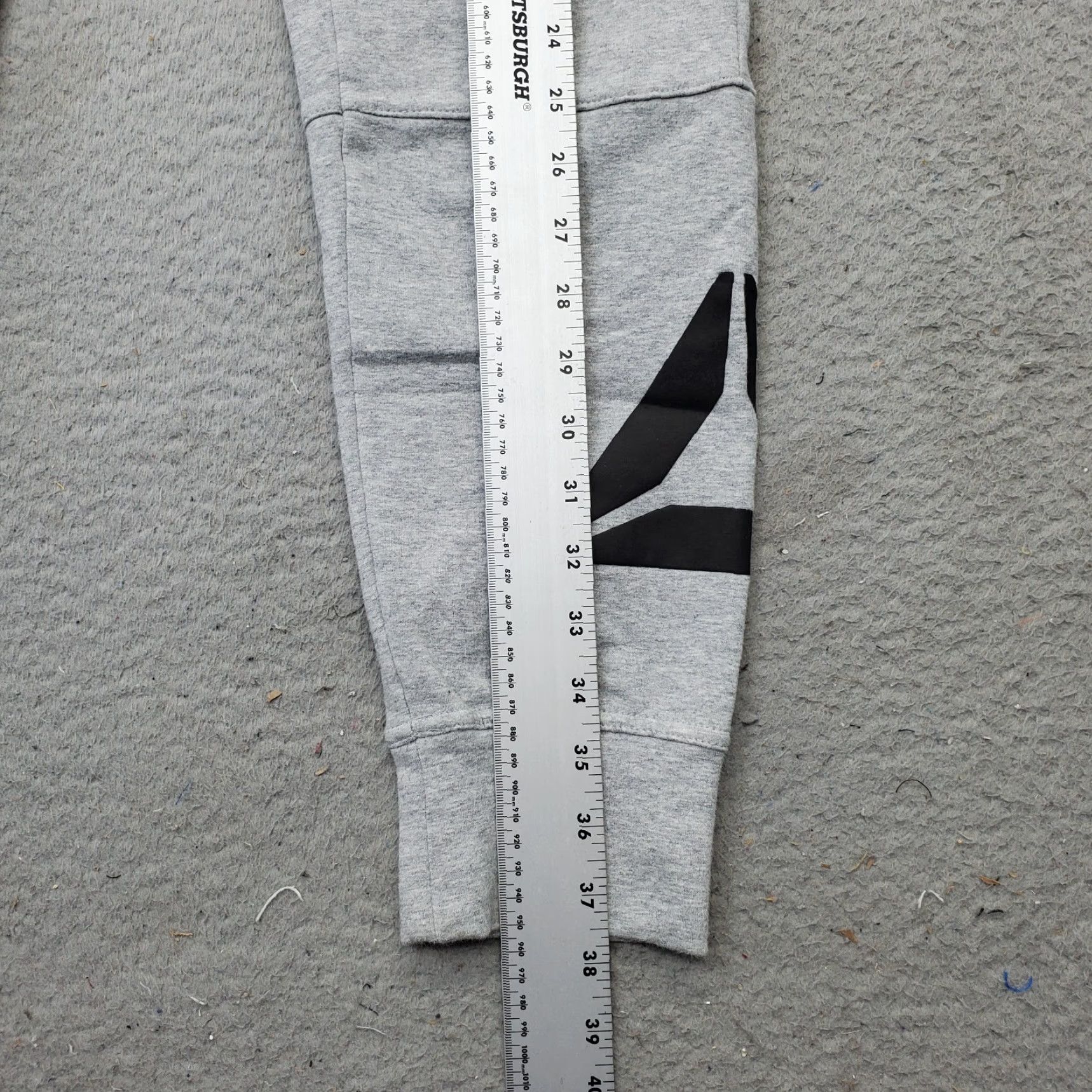 Reebok Reebok Womens Small Gray Jogger Pants Tapered Leg Drawstring Waist Shorts? Size 28" / US 6 / IT 42 - 4 Thumbnail