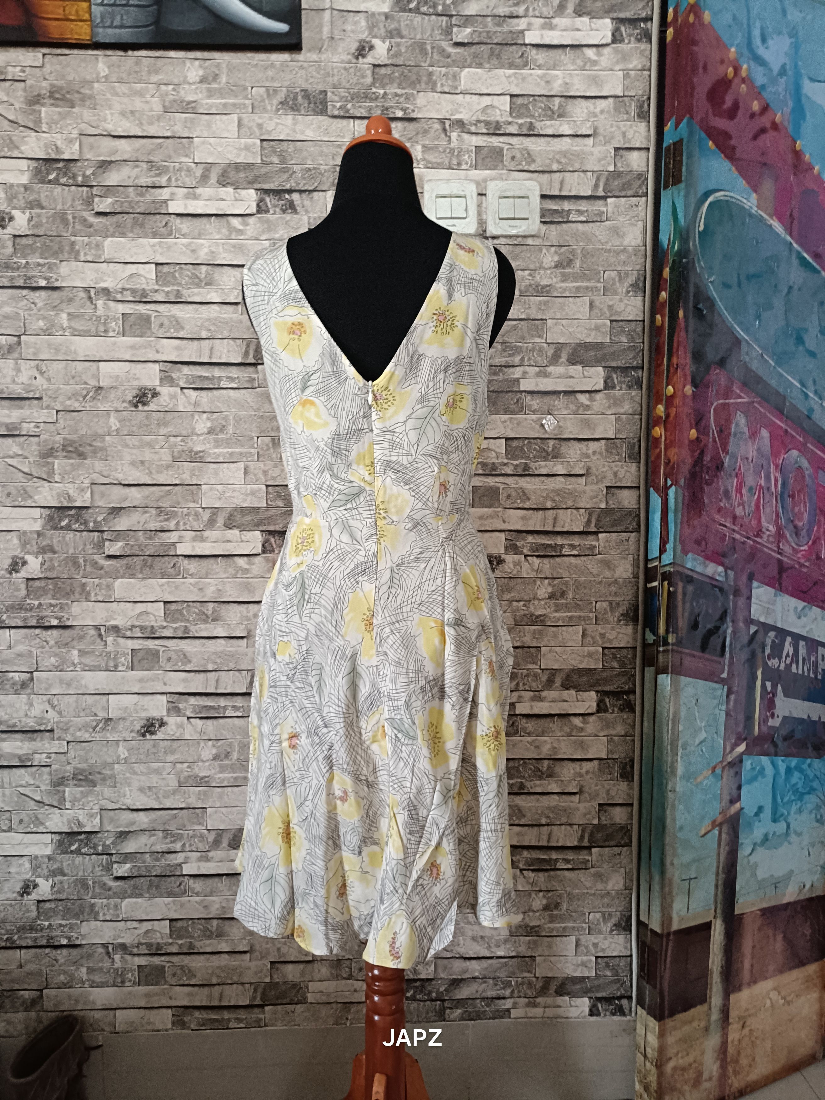 MAX&Co. Max & co silk floral casual summer midi dress Size S / US 4 / IT 40 - 6 Thumbnail