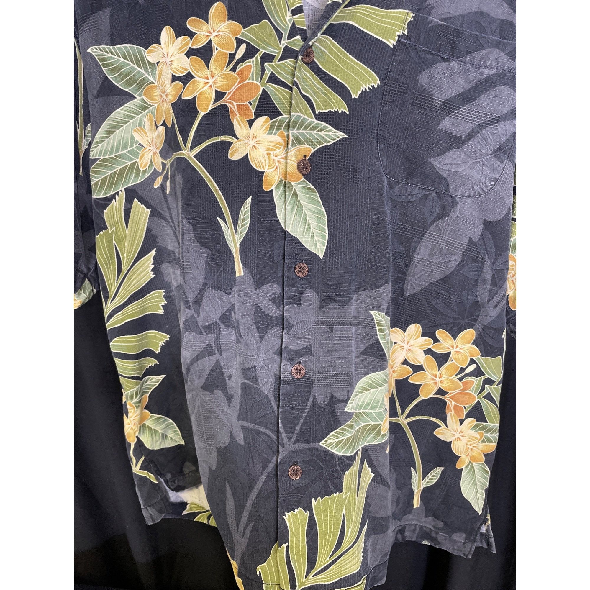 Tommy Bahama Tommy Bahama mens Gray/Green Floral Silk Button-Up Shirt Siz Size US L / EU 52-54 / 3 - 4 Thumbnail