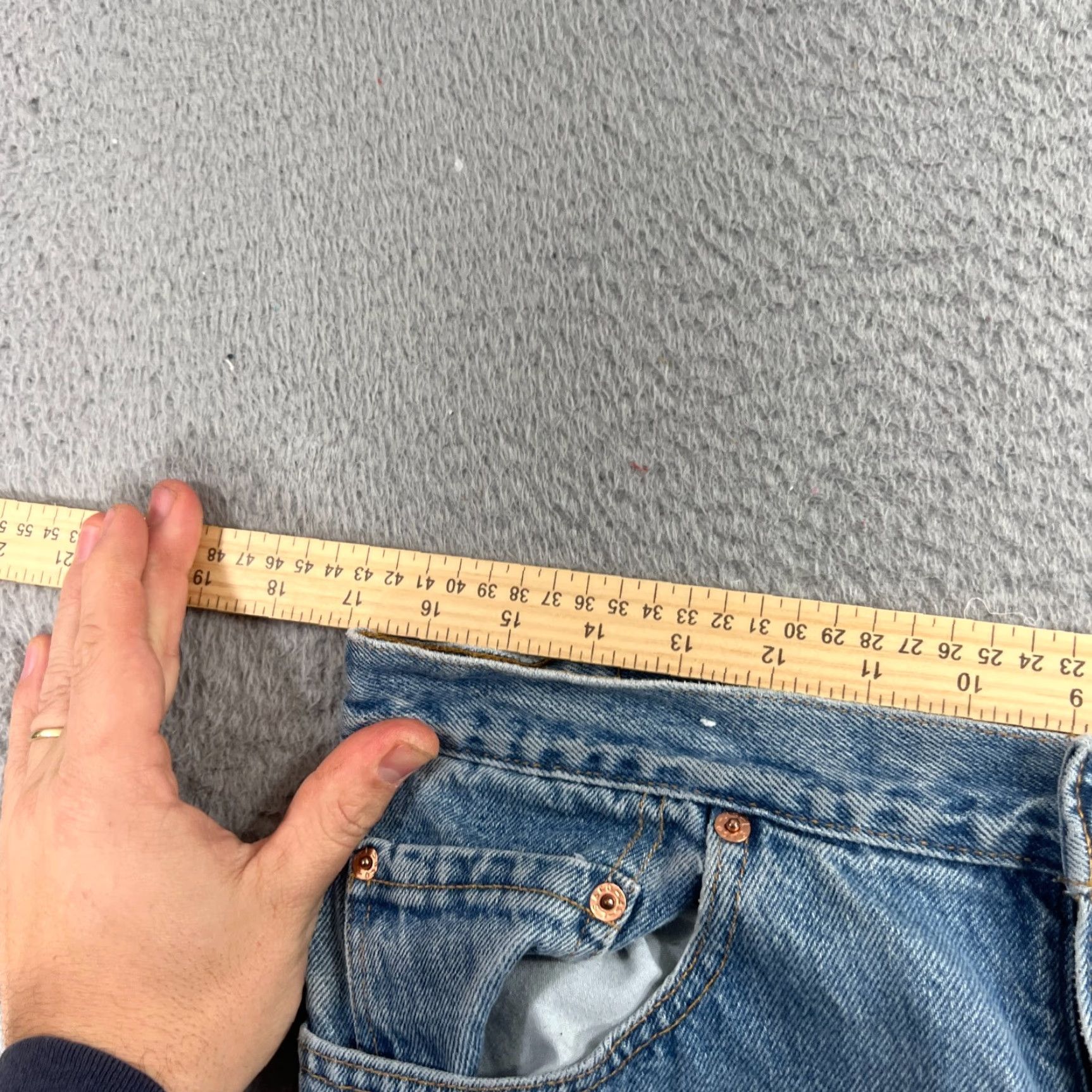 Vintage VINTAGE Levi’s Jeans Mens 34x36 Levis 550 90s Grunge Black Blue Denim Relaxed Straight Size US 34 / EU 50 - 7 Thumbnail