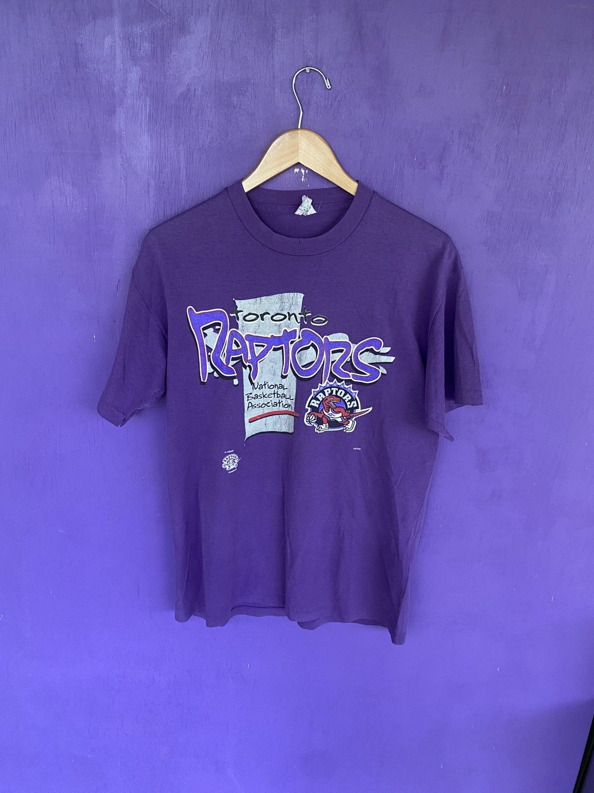 NBA Vintage 90s Toronto Raptors old logo t-shirt Size US L / EU 52-54 / 3 - 1 Thumbnail