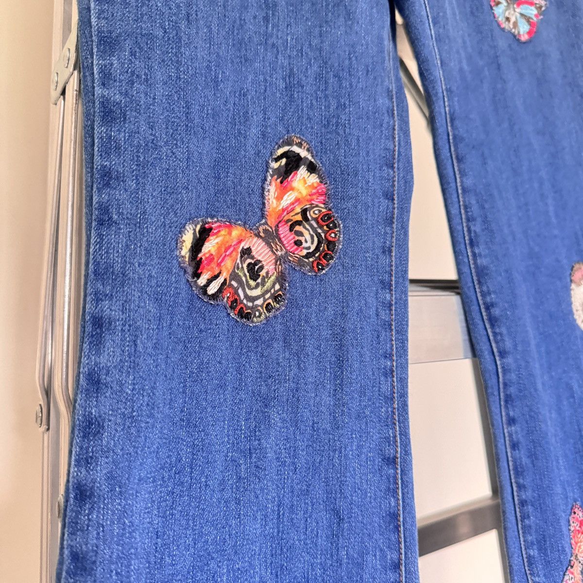 Valentino Valentino Butterfly Patches Flared Jeans Size 25" / US 0 / IT 36 - 7 Thumbnail
