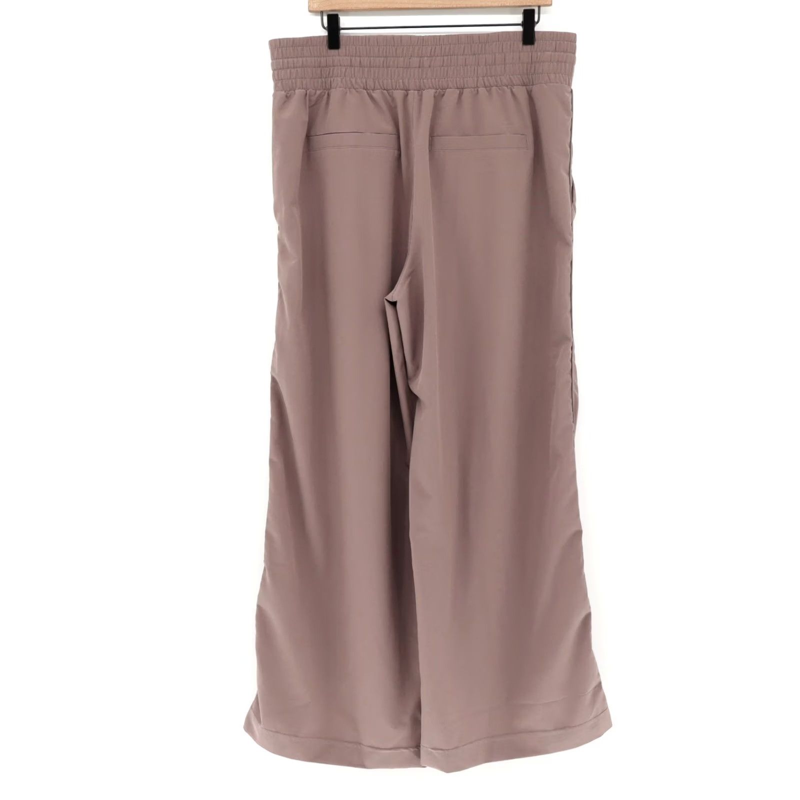 Spanx Spanx Pants Women Wide-Leg Pull On XL Smoke Taupe Beige 32 Inseam 14" Waist 17.5" Rise 32" Inseam Relaxed Regular Polyester Elastane N/A N/A Size 40" / US 18 - 2 Thumbnail