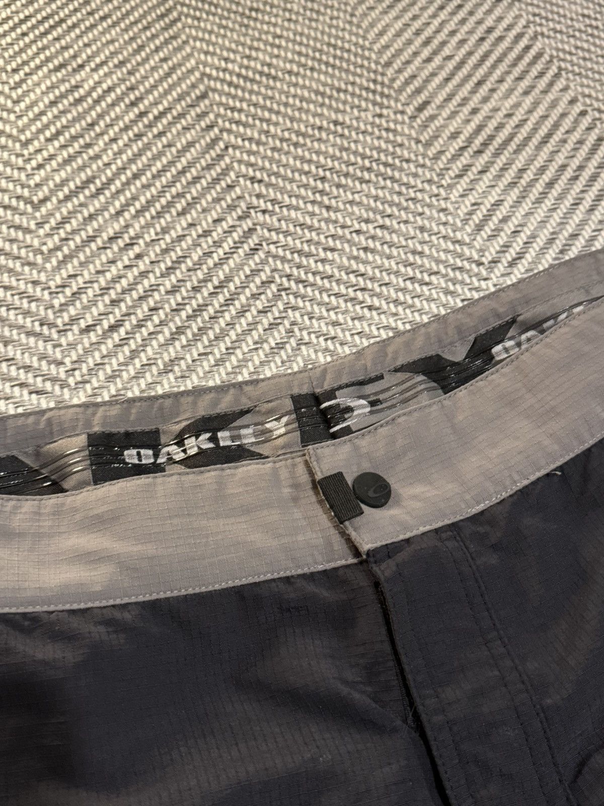 Oakley Oakley 00s SOFTWARE TACTICAL SHORTS PANTS Size US 32 / EU 48 - 3 Thumbnail