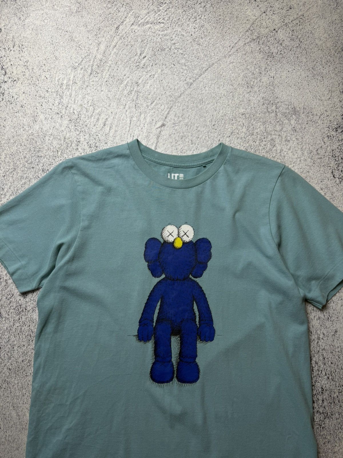 Japanese Brand Vintage Uniqlo x kaws T-shirt USA Size US S / EU 44-46 / 1 - 5 Thumbnail