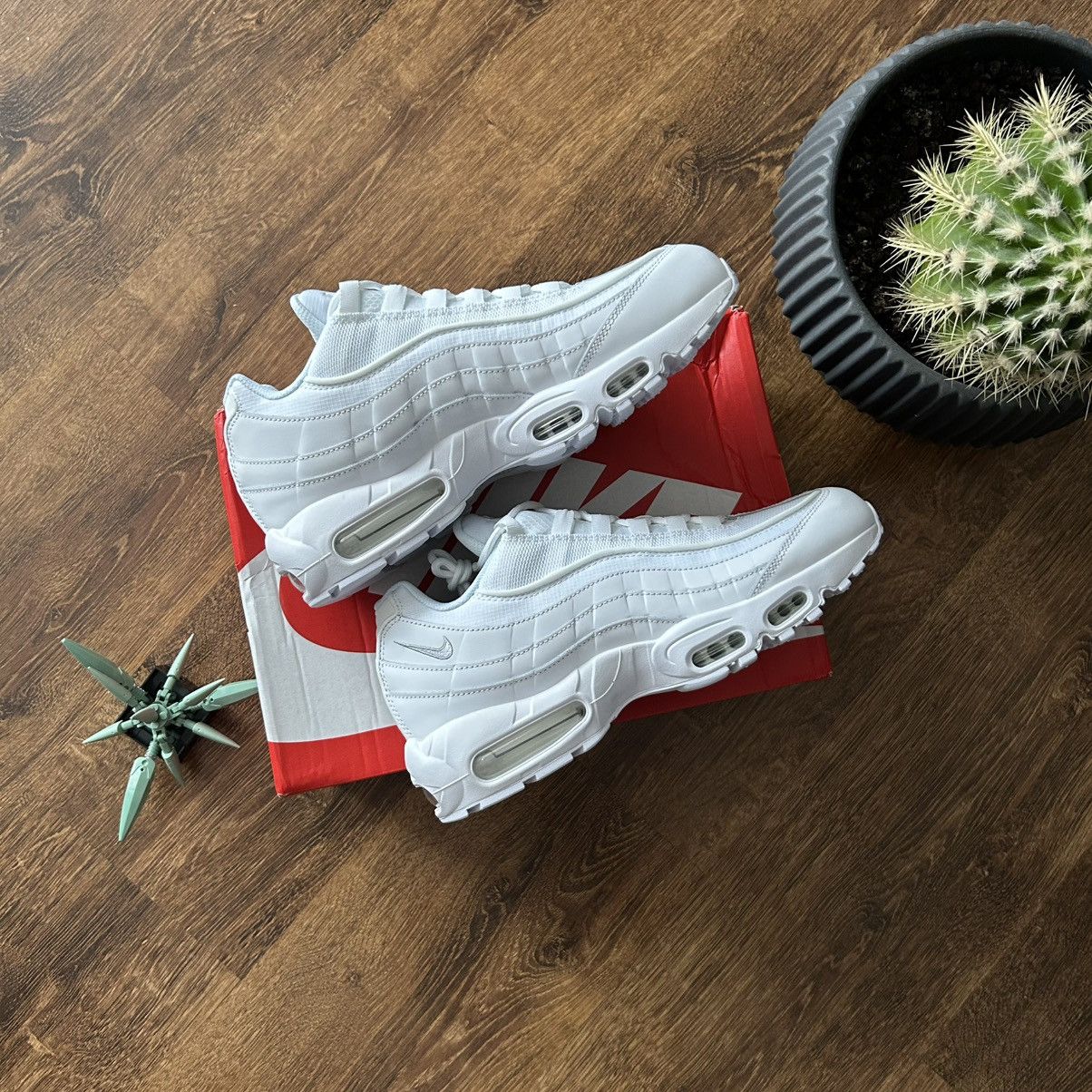 Nike Nike Air Max 95 White Essential EUR 44 Size US 9 / EU 42 - 6 Thumbnail