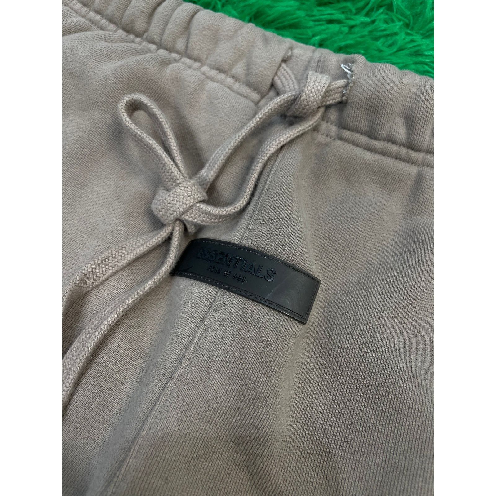 Essentials Essentials Sweats Moss XS Used Size US 28 / EU 44 - 2 Thumbnail