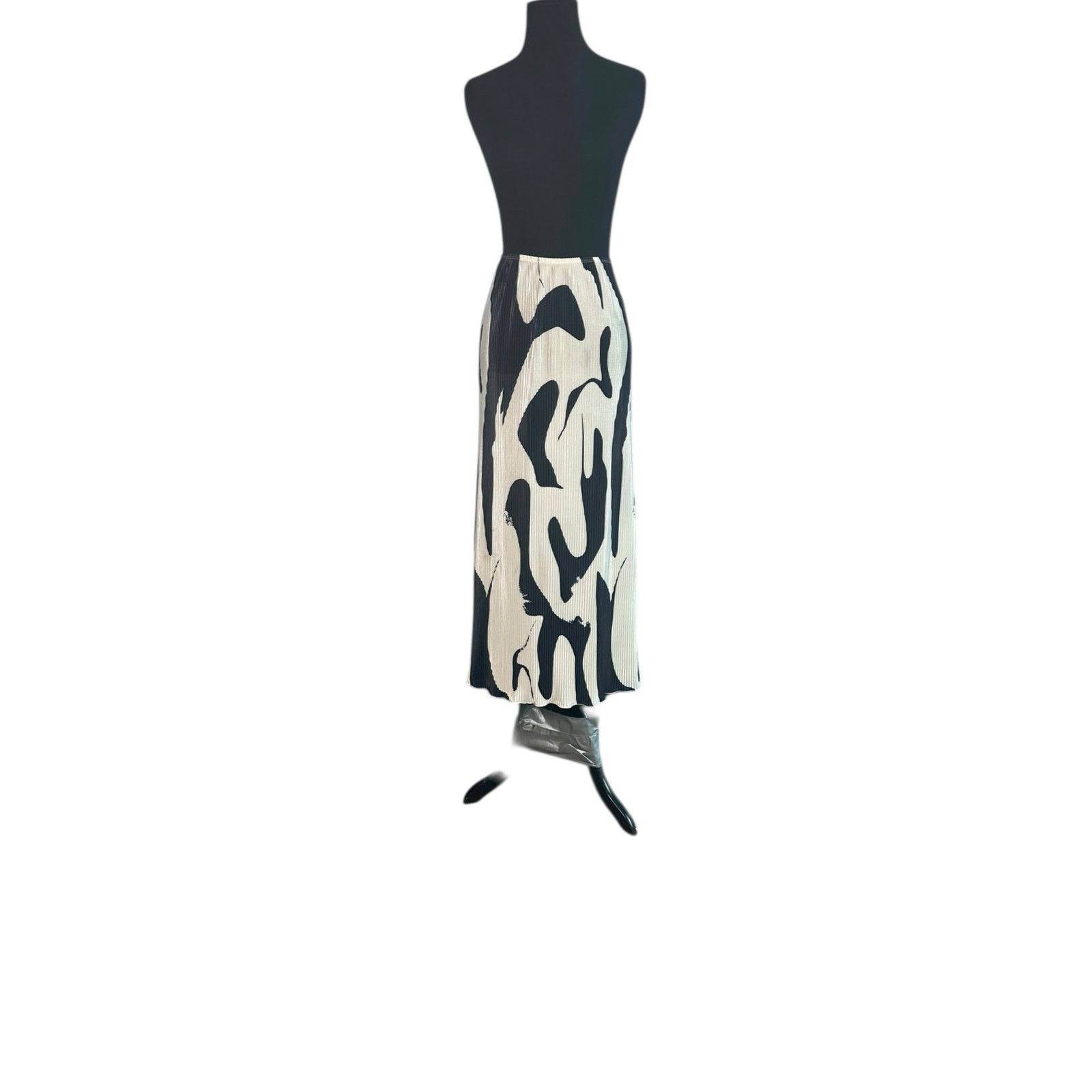 Shein Shein white black print pleated pull on maxi skirt size XL Size 34" / US 12 / IT 48 - 5 Thumbnail