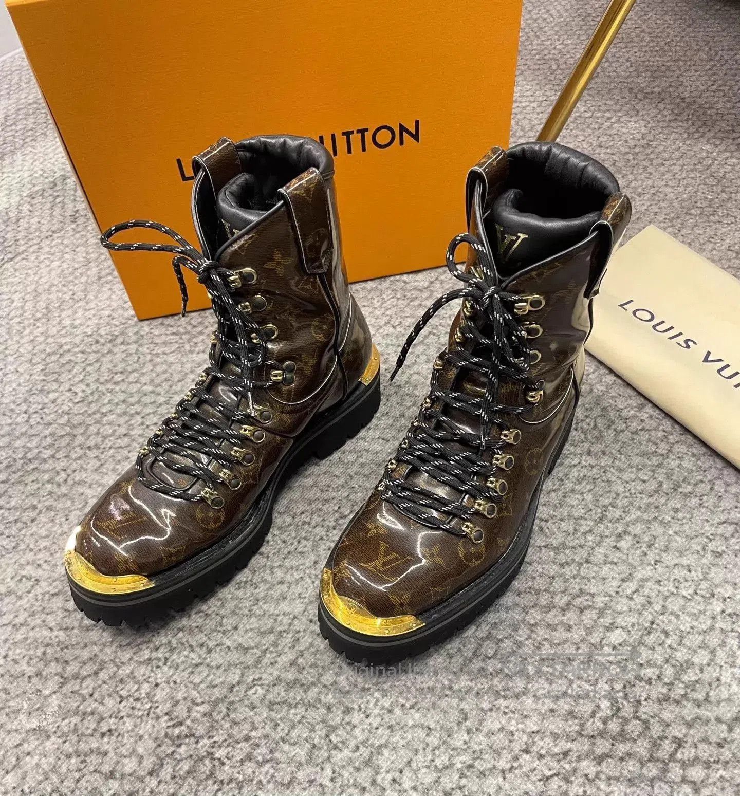 Louis Vuitton Brown Lace. Size US 8 / EU 41 - 6 Thumbnail