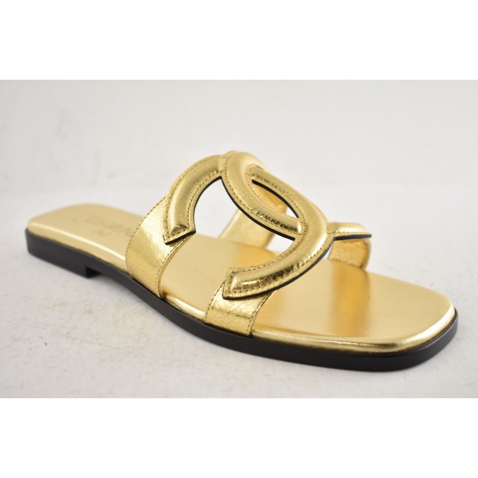 Chanel Chanel Golden Cracked Leather XL CC Mules Sandals 37 Size US 6 / IT 36 - 6 Thumbnail