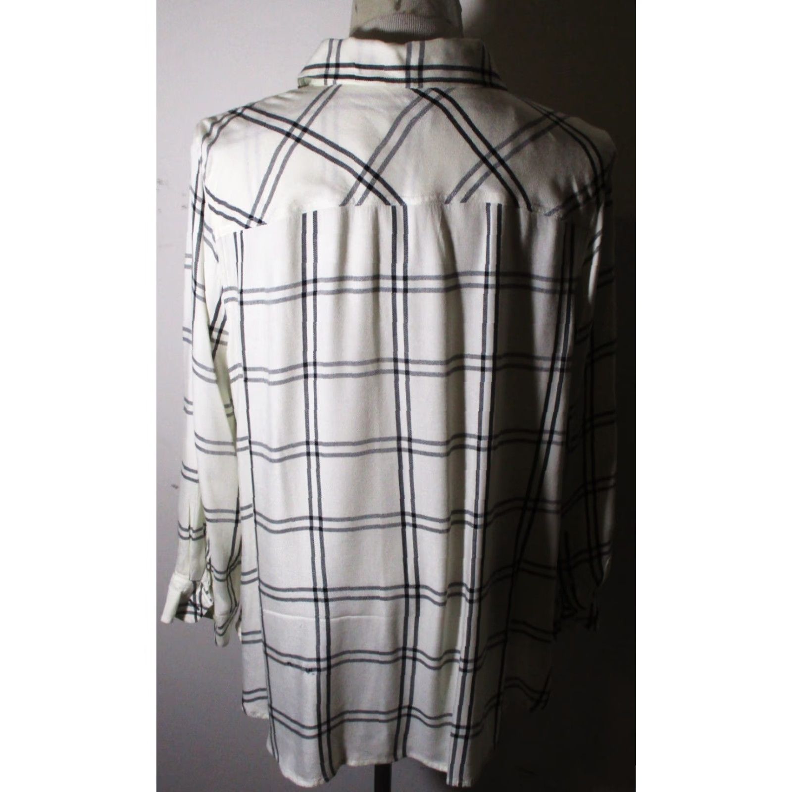 Talbots TALBOTS Blouse Shirt 2X Petite Womens Beige Long Sleeve 100% Rayon Button Front Size XXL / US 16-18 / IT 52-54 - 5 Thumbnail