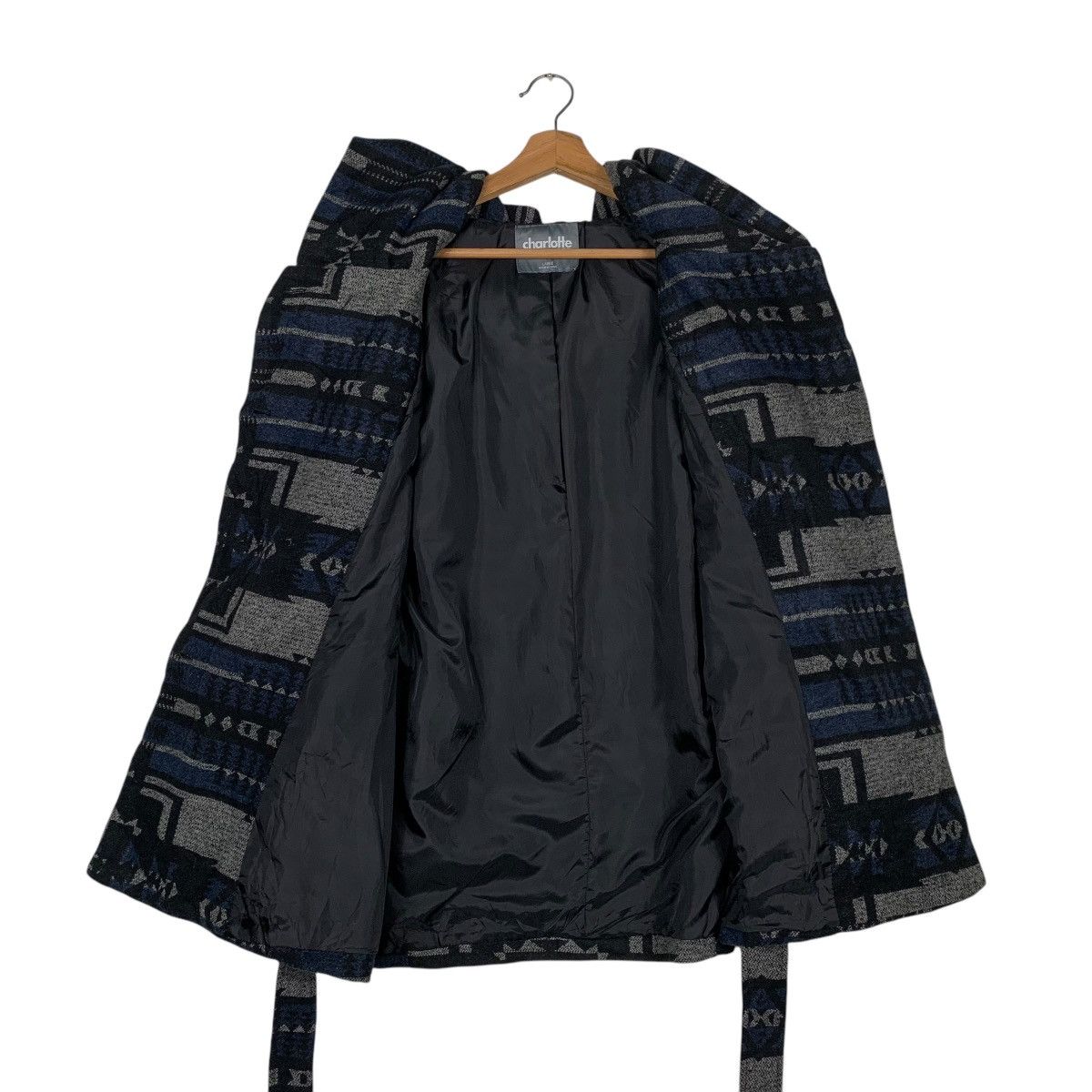 Japanese Brand Japanese Brand Charlotte Russe Aztech Hooded Jacket Size L / US 10 / IT 46 - 12 Thumbnail