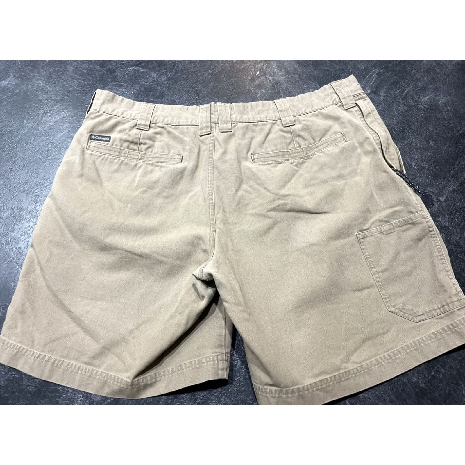 Vintage Columbia Cargo Shorts Mens Beige 36W 8L Cotton Flat Front Pockets Logo Casual Outdoor Regular Size 36-Inch 8-Inseam Size US 36 / EU 52 - 5 Thumbnail