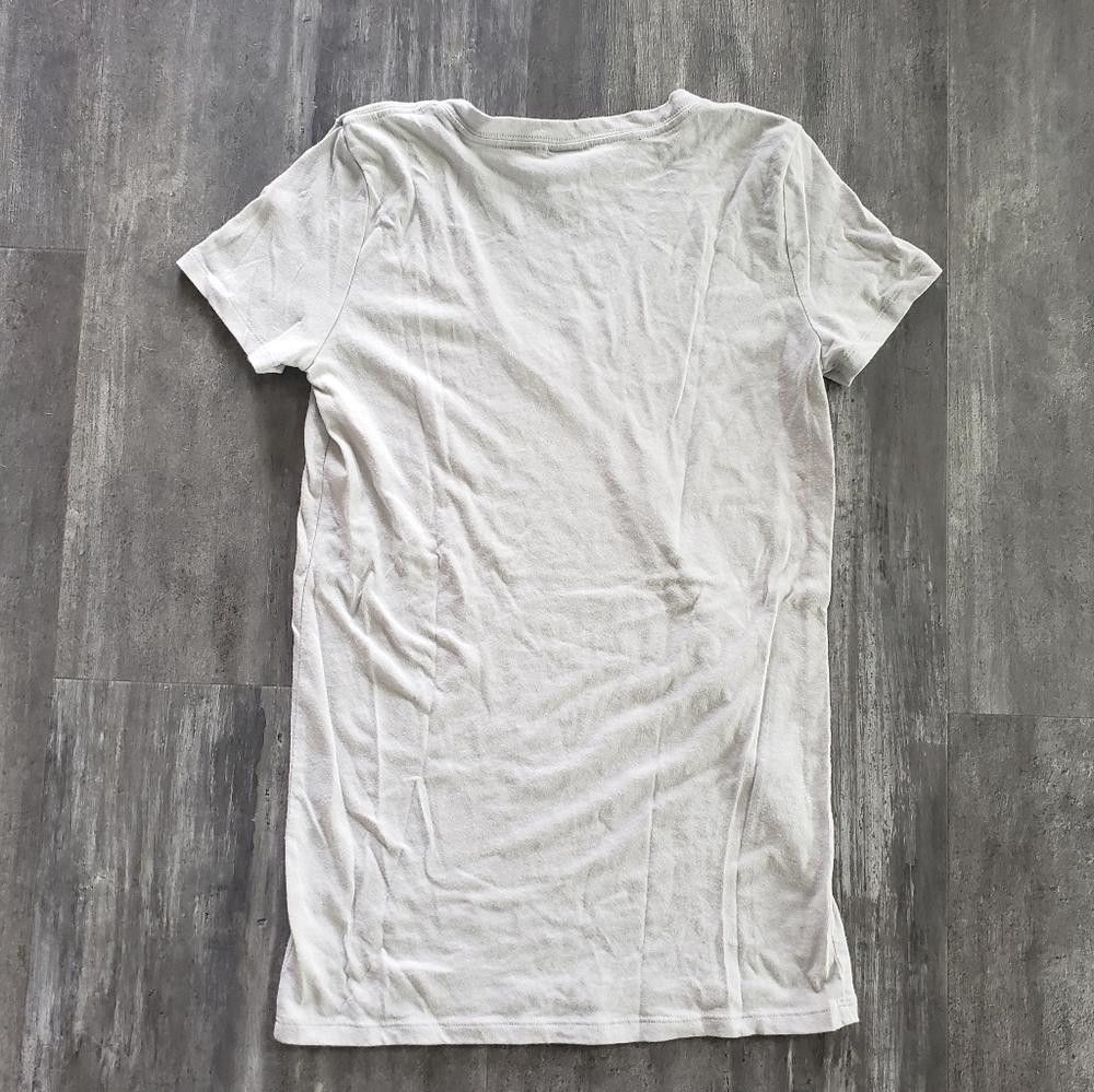 Designer Light Grey VS Vneck Short Sleeve Size S / US 4 / IT 40 - 2 Thumbnail