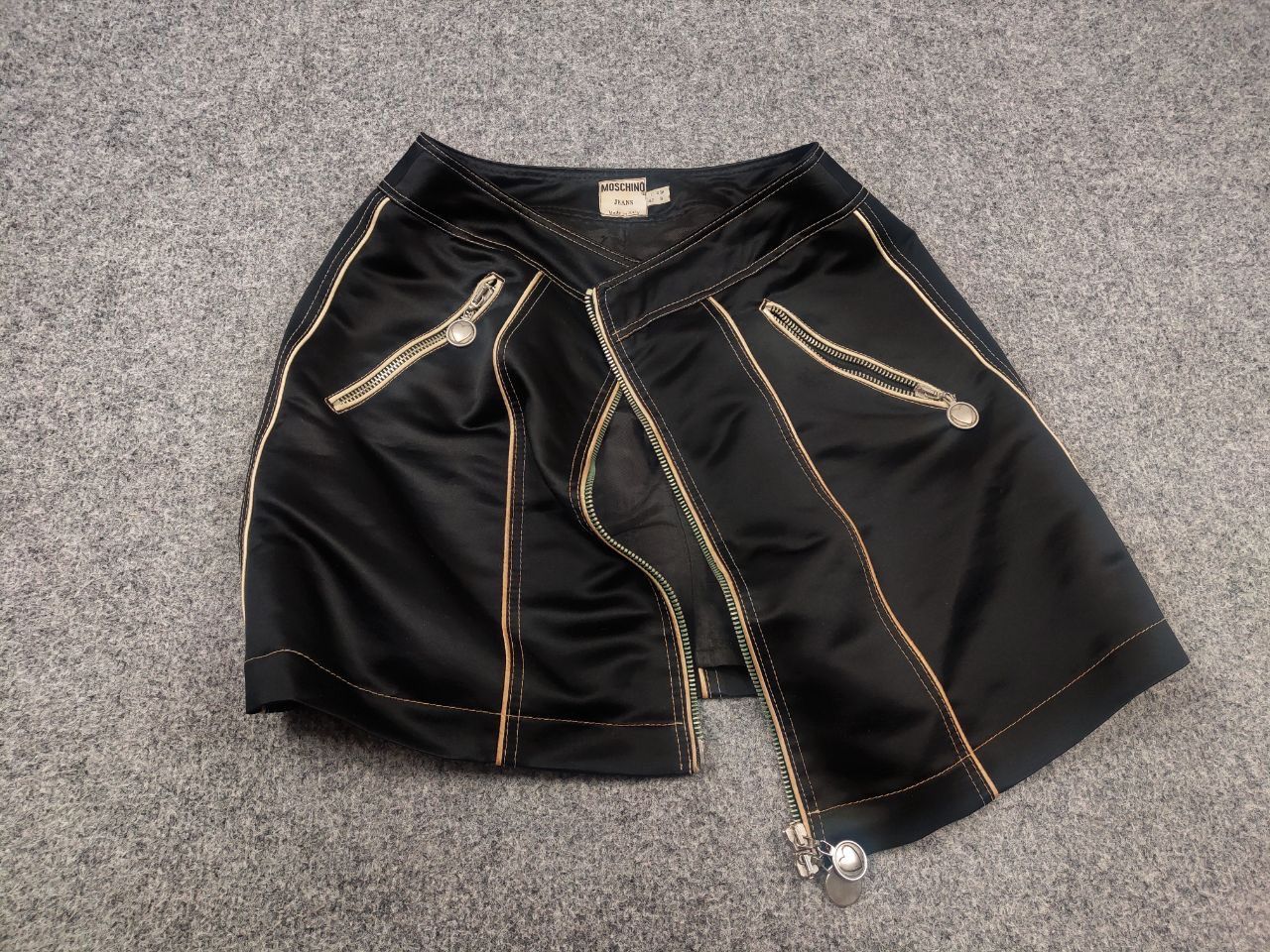 Moschino Vintage 90's Moschino shiny mini skirt heart-shaped zip Y2K Size 30" / US 8 / IT 44 - 4 Thumbnail