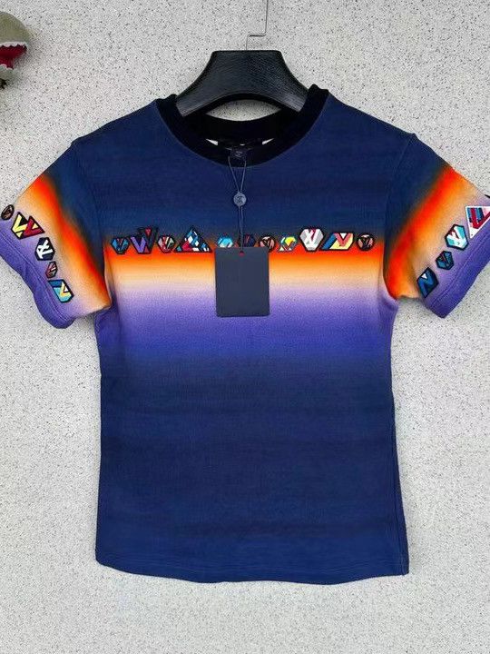 Louis Vuitton Louis Vuitton Gradient Badge T-Shirt Size XS Size US XS / EU 42 / 0 - 1 Thumbnail