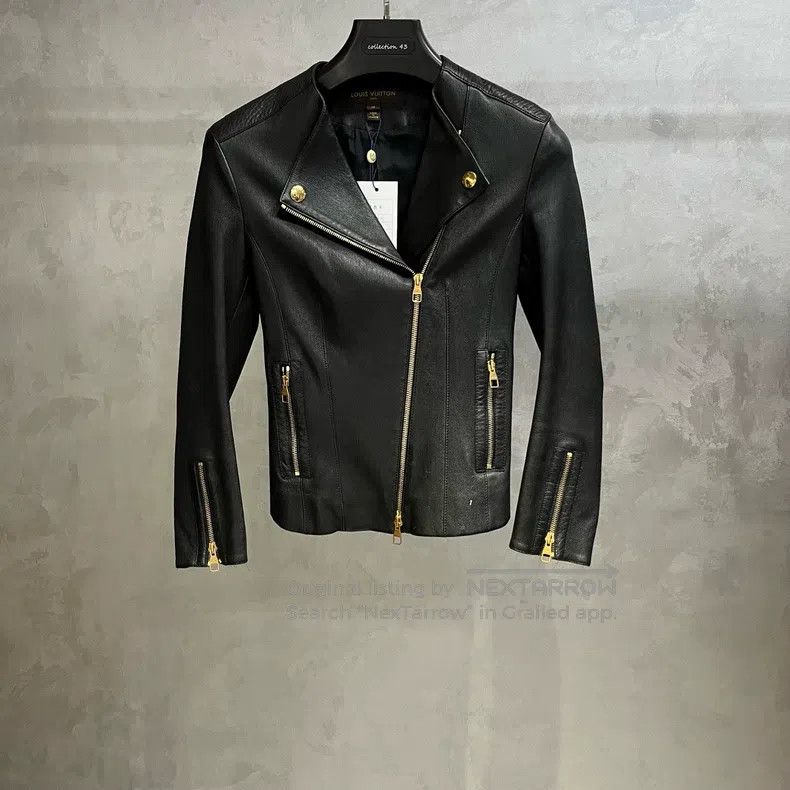 Louis Vuitton Louis Vuitton Black solid with lapel and long sleeves Leat Size XS / US 0-2 / IT 36-38 - 1 Thumbnail
