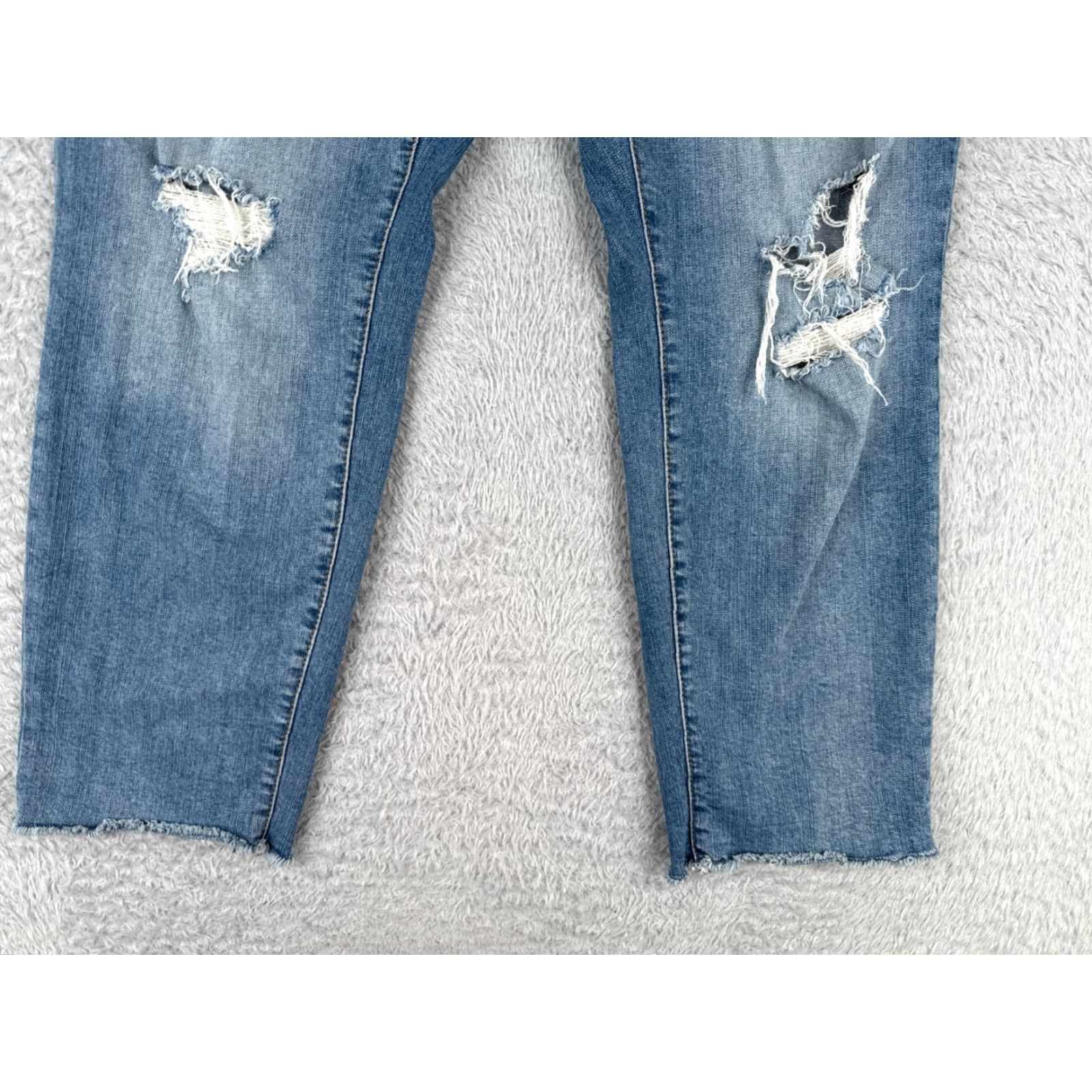 Torrid Torrid Jeans Women 16 Blue Denim Crop Straight Leg Distressed Cotton Blend 36x27 Jeans Adult Regular Blue Distressed 90s? Size 38" / US 16 / IT 52 - 2 Thumbnail