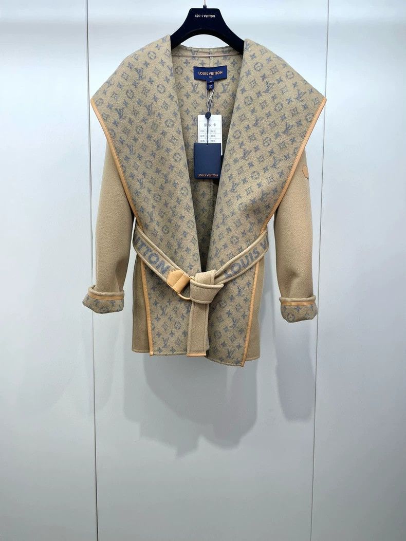 LV Short Robe with Logo Design- DMC