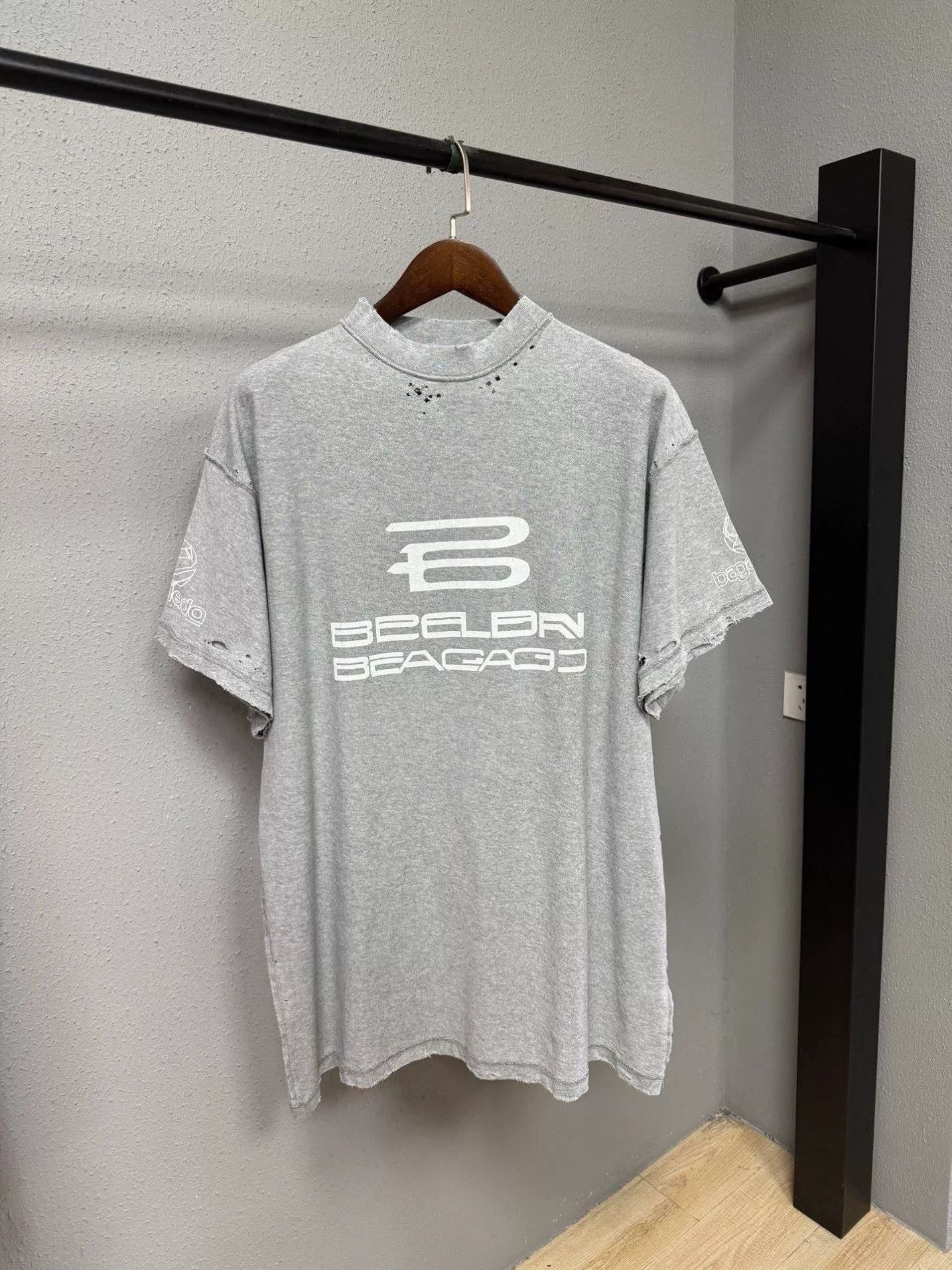 Balenciaga Balenciaga Gray AI Distressed Short Sleeve Size US M / EU 48-50 / 2 - 1 Thumbnail