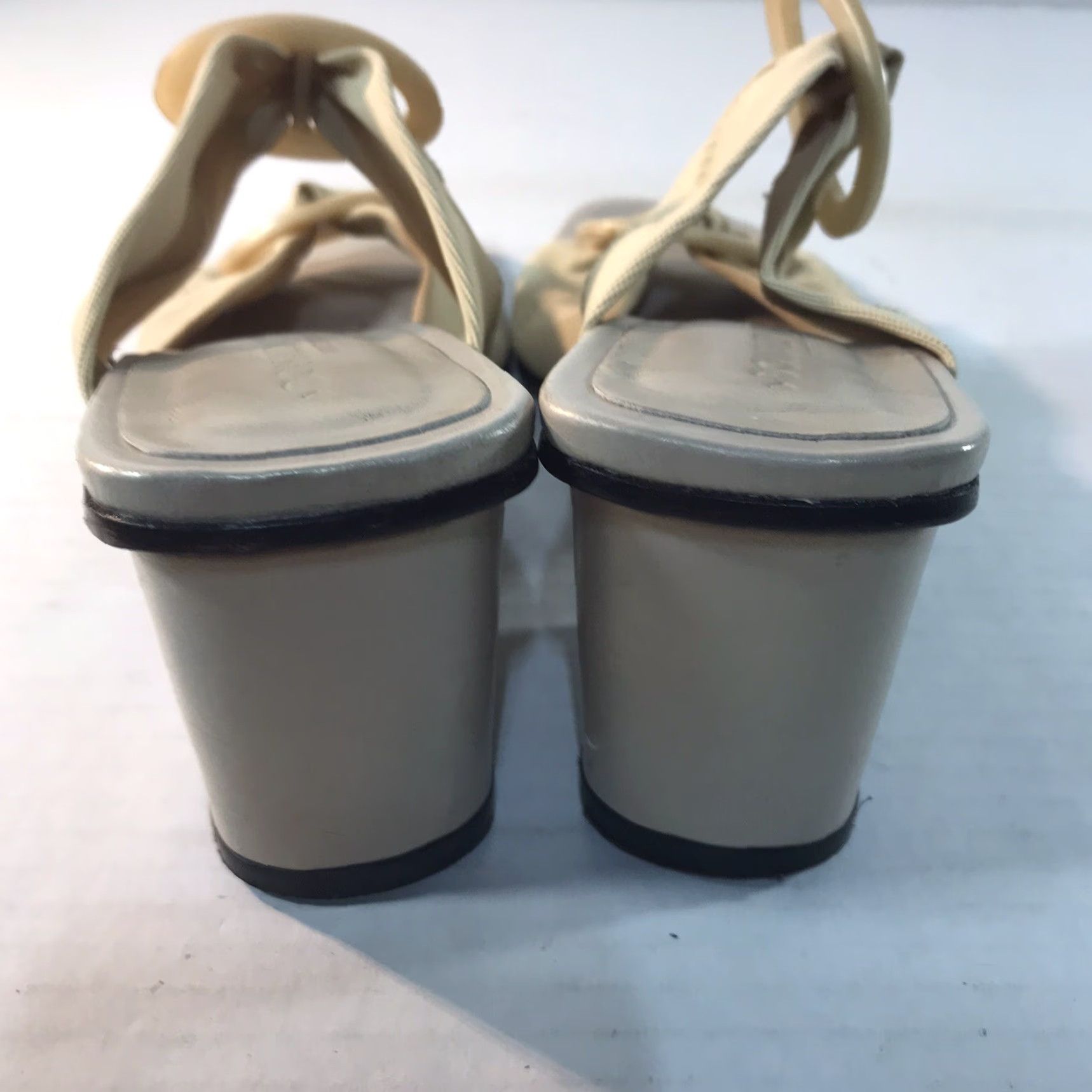 Donald Pliner VINTAGE Donald J Pliner Women’s Pump Heel Shoes Beige Fabric Upper Leather Outsole Size 6.5M Spain Size US 6.5 / IT 36.5 - 6 Thumbnail