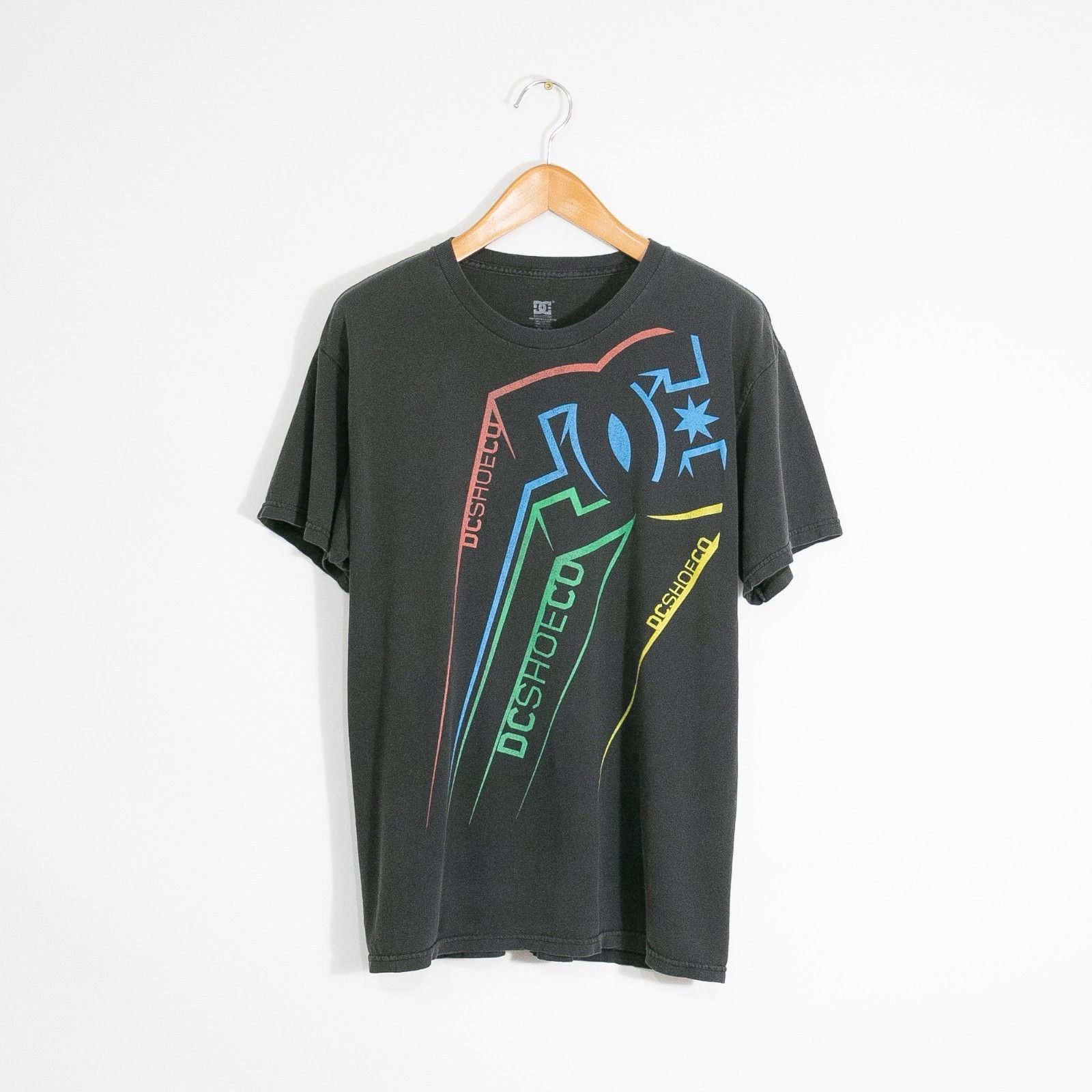 Vintage Vintage Y2K DC Shoes Skateboarding T Shirt Mens Large Skate Size US L / EU 52-54 / 3 - 1 Thumbnail