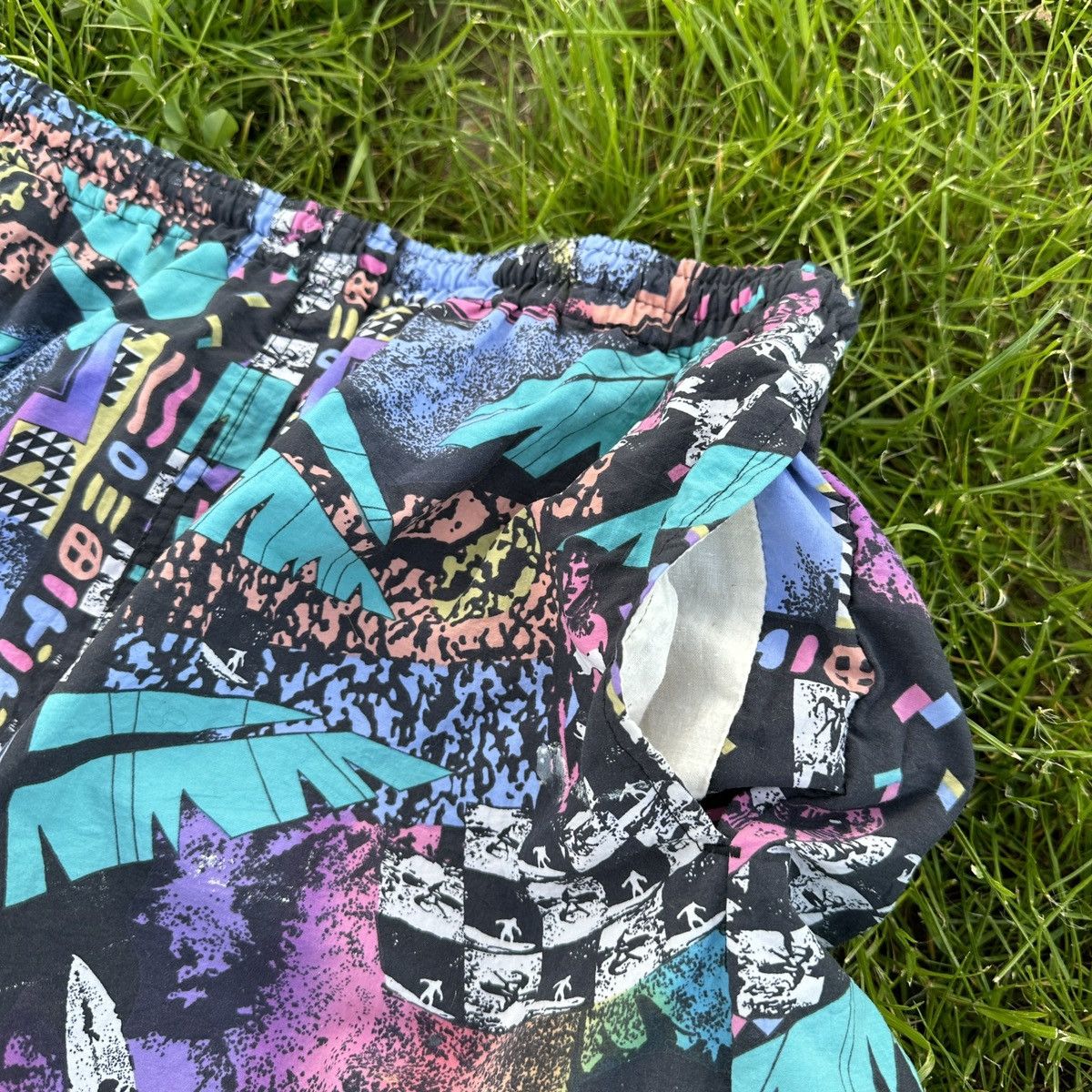 Vintage Vintage Shorts Graffiti Swimming Rare Hip Hop Hippie XL Size US 36 / EU 52 - 2 Thumbnail