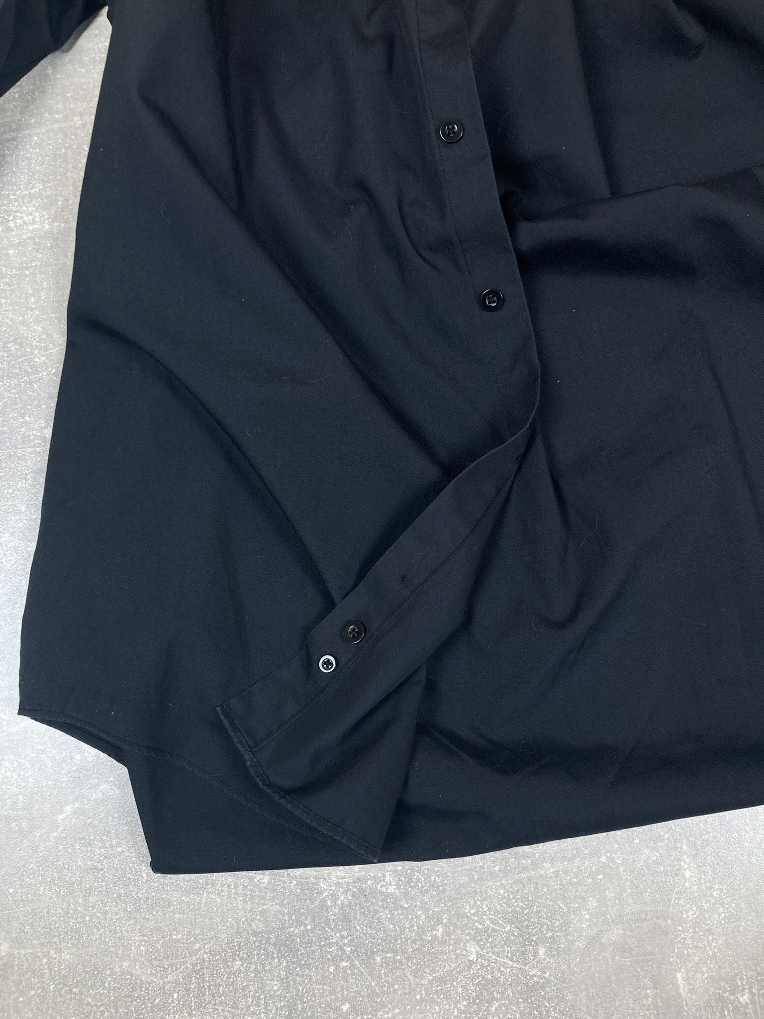 Yves Saint Laurent Yves Saint Laurent black french caffs shirt ysl logo Size US XL / EU 56 / 4 - 4 Thumbnail