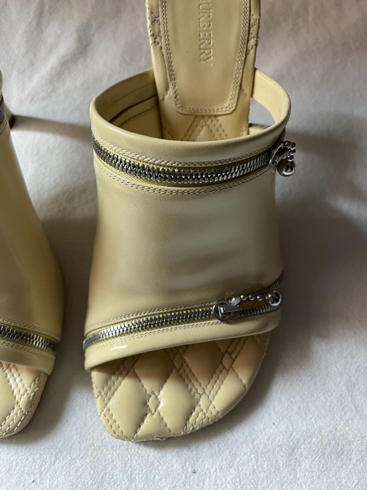Burberry Burberry High Heel Shoes Size US 7 / IT 37 - 3 Thumbnail