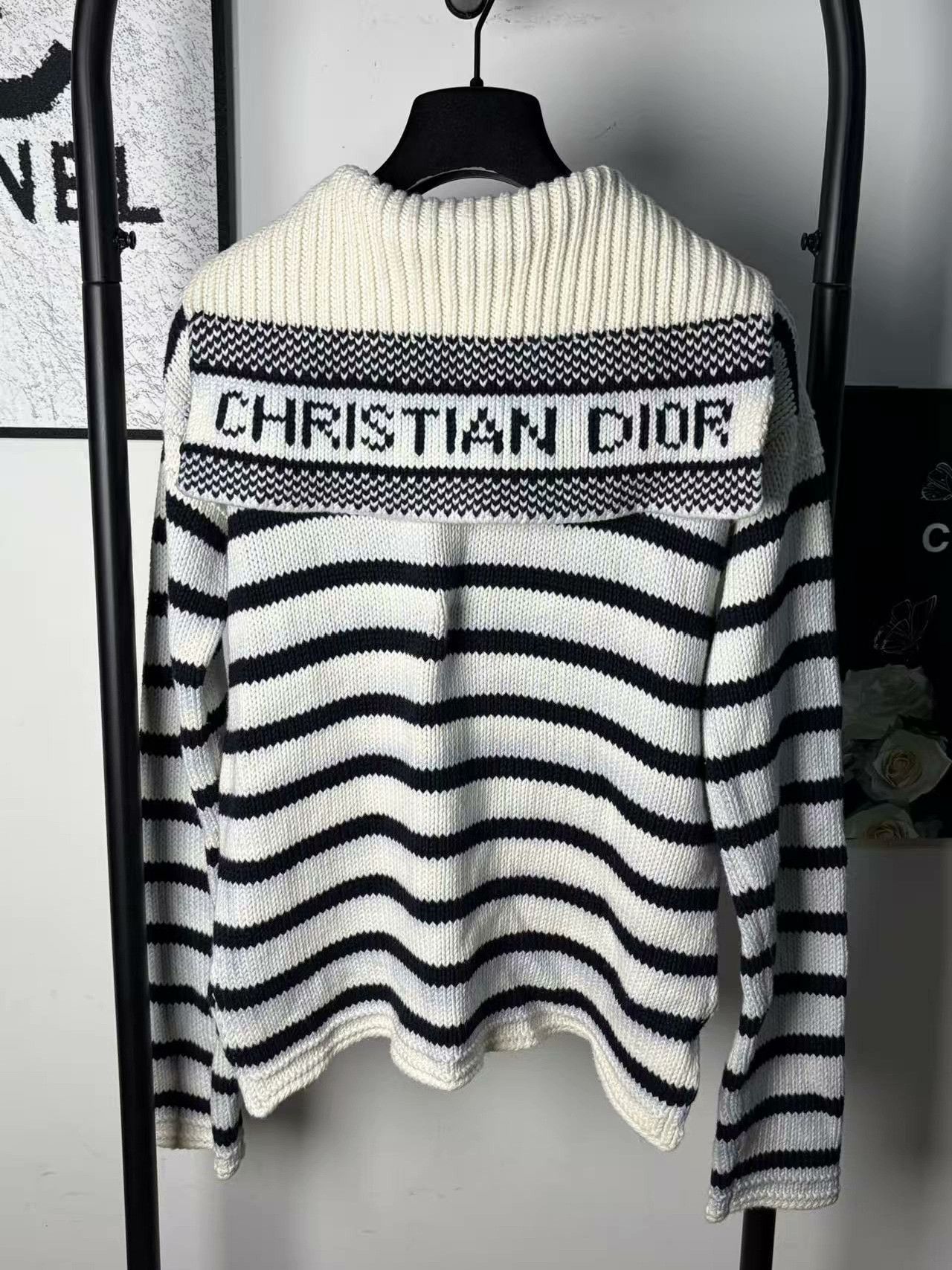 Dior Dior Knit White Sweater L Women Size L / US 10 / IT 46 - 1 Thumbnail