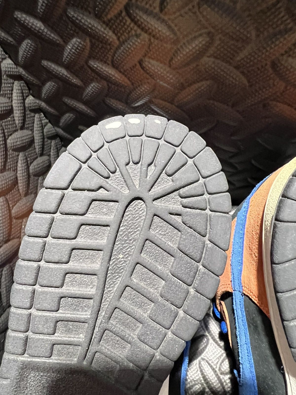 Nike SB Size 9 - Nike SB New York Knicks Size US 9 / EU 42 - 7 Thumbnail