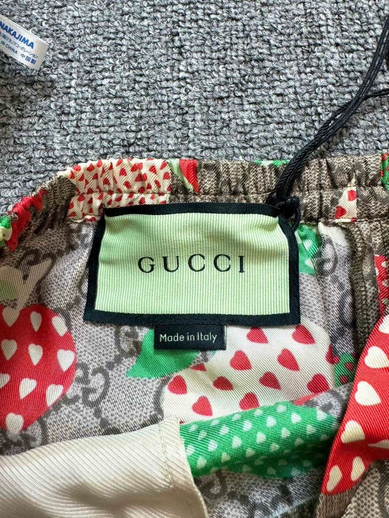 Gucci GucciBrown heart apple pattern silk casual shorts 2503-Next Size US 30 / EU 46 - 3 Thumbnail