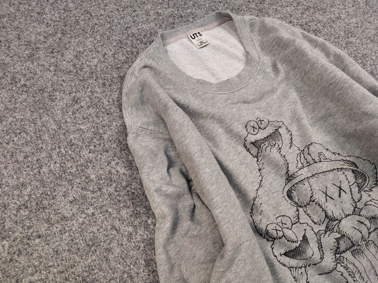 Kaws × Uniqlo Uniqlo x Kaws Sesame Street Logo Gray Crew Chek Sweatshirt Size US L / EU 52-54 / 3 - 7 Thumbnail
