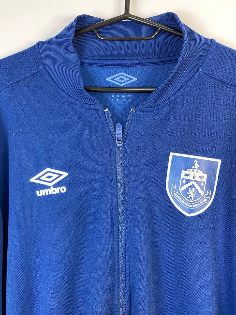 Umbro BURNLEY FC 2021 2022TOP JACKET FOOTBALL SOCCER UMBRO Size US L / EU 52-54 / 3 - 2 Thumbnail