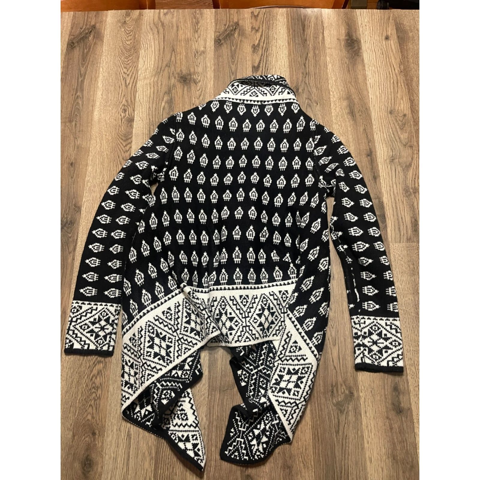 Vintage Romeo + Juliet Sweater, Women's Size Small, Black White Print Allover Cardigan Size S / US 4 / IT 40 - 2 Thumbnail