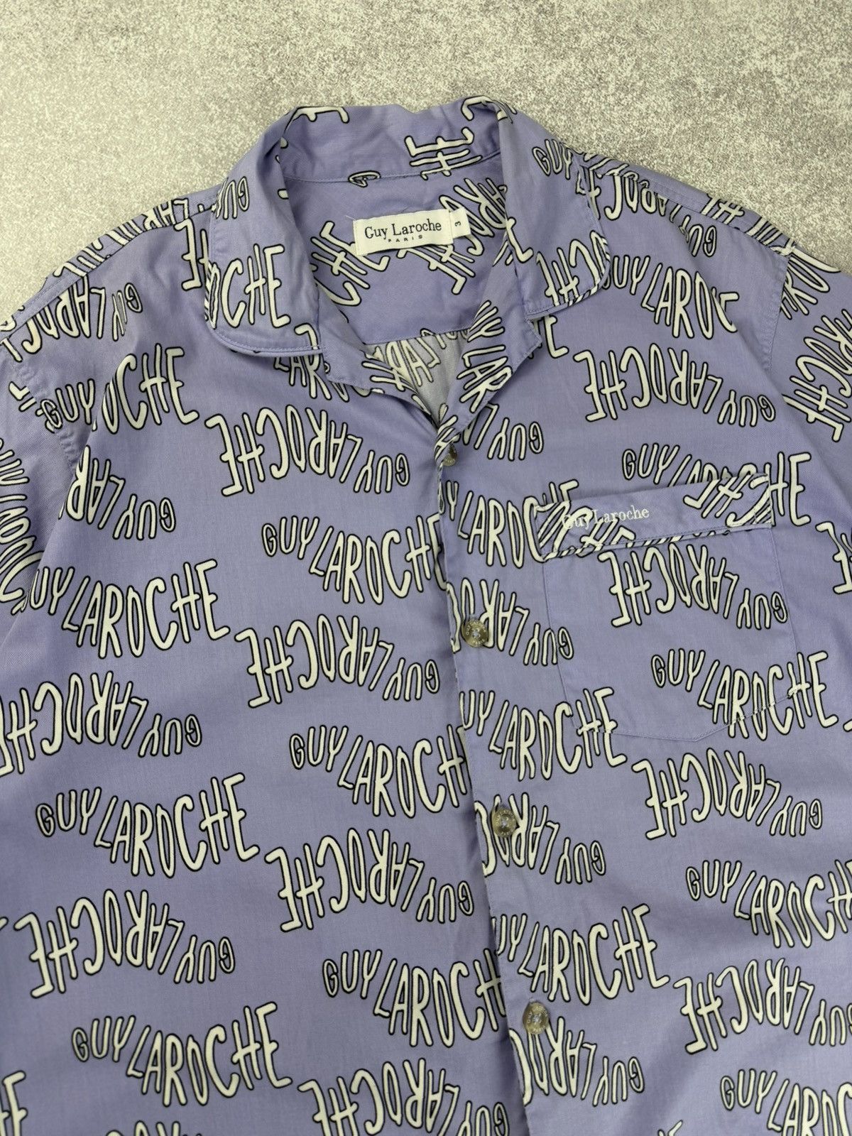Guy Laroche Guy Laroche Monogram Short Sleeve Short Size 3 Size US L / EU 52-54 / 3 - 3 Thumbnail