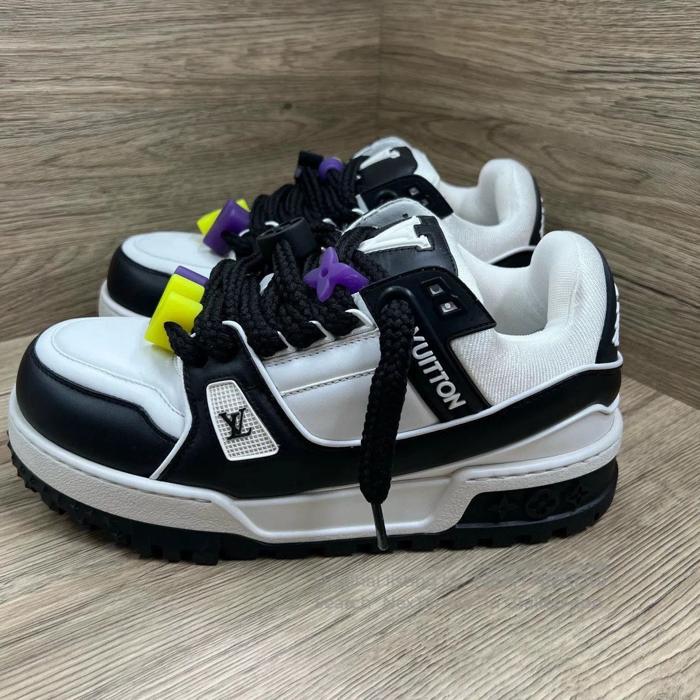 Louis Vuitton LV Trainer Black White Lowtop Sneakers. Size US 7 / EU 40 - 8 Thumbnail