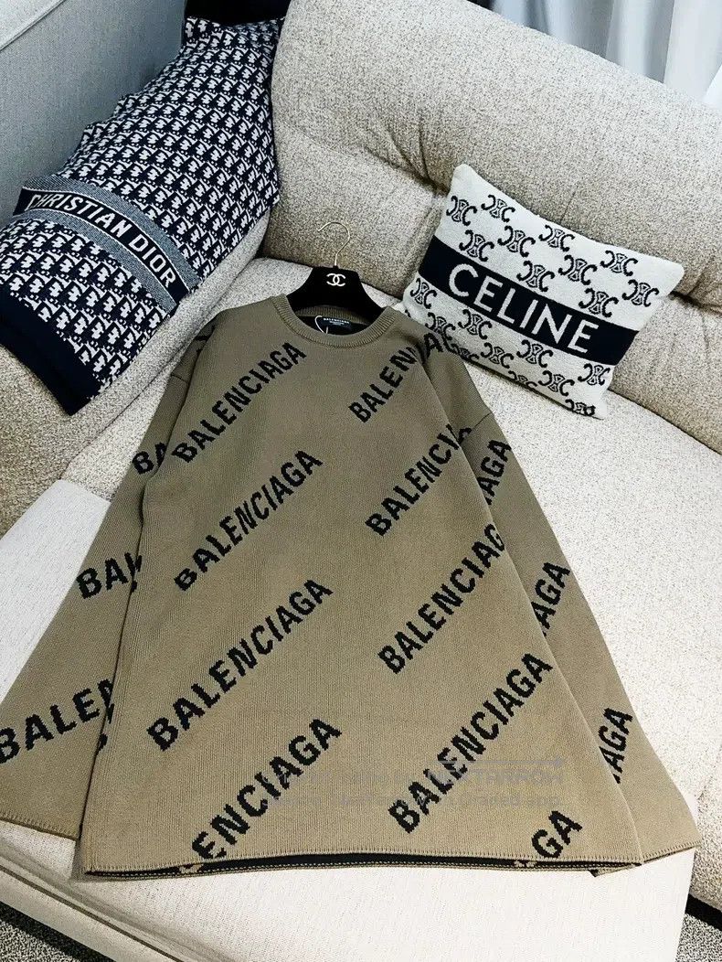 Balenciaga Balenciaga M Size Full Print Letter Logo Long Sleeve Sweat Size US M / EU 48-50 / 2 - 3 Thumbnail
