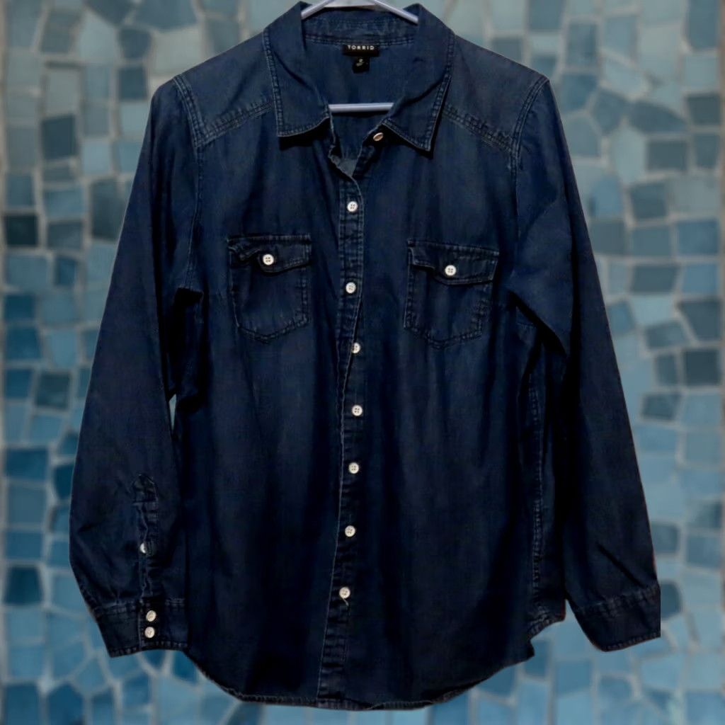 Torrid VINTAGE Torrid Denim Shirt Womens Plus Size 0 Blue Button Up Long Sleeve Size XS / US 0-2 / IT 36-38 - 1 Thumbnail