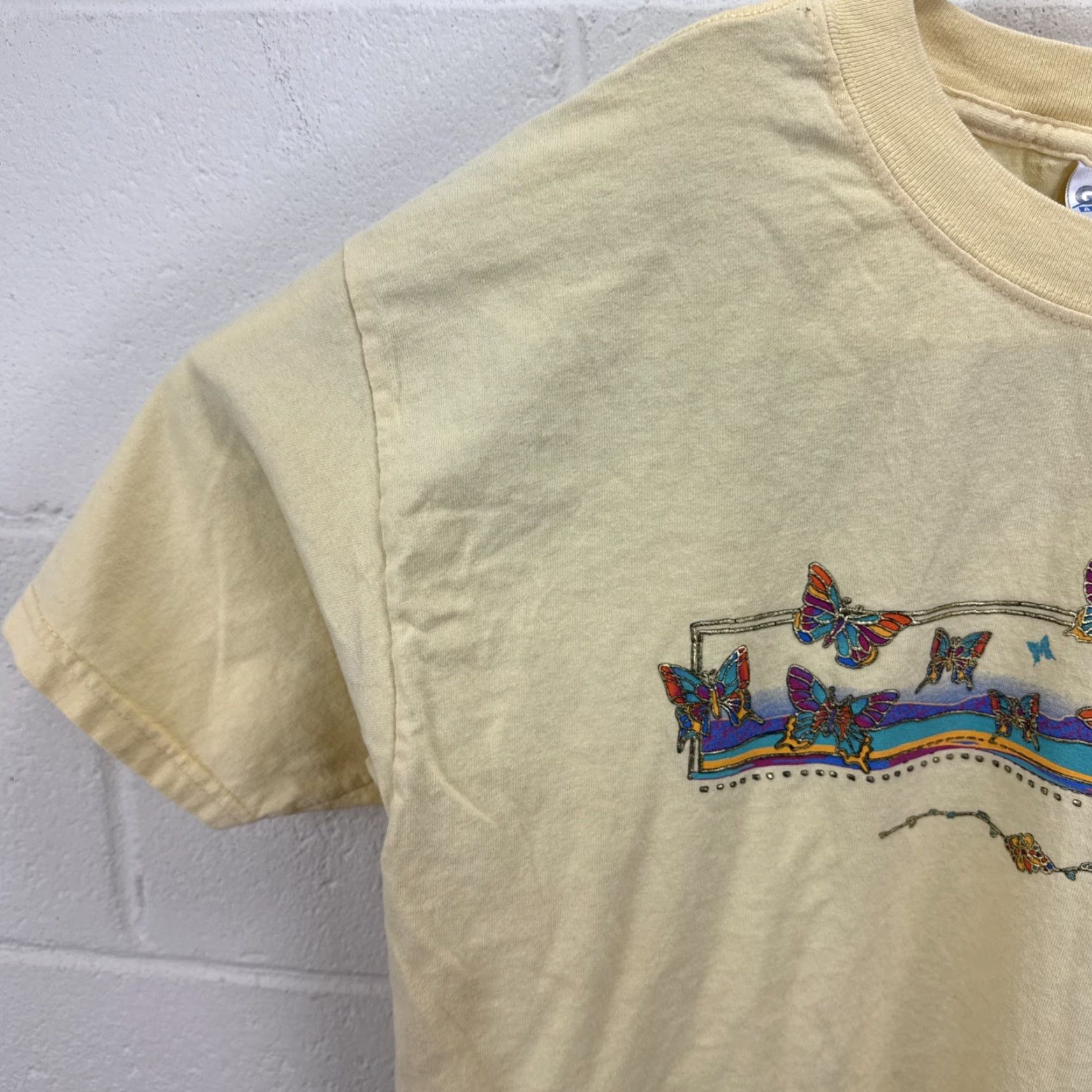 Gildan VINTAGE Butterflies Nature T Shirt Large Yellow Gildan Cotton Short Sleeve Crew Neck 90s Art Tee Unisex Adults Mens Womens Size US L / EU 52-54 / 3 - 5 Thumbnail