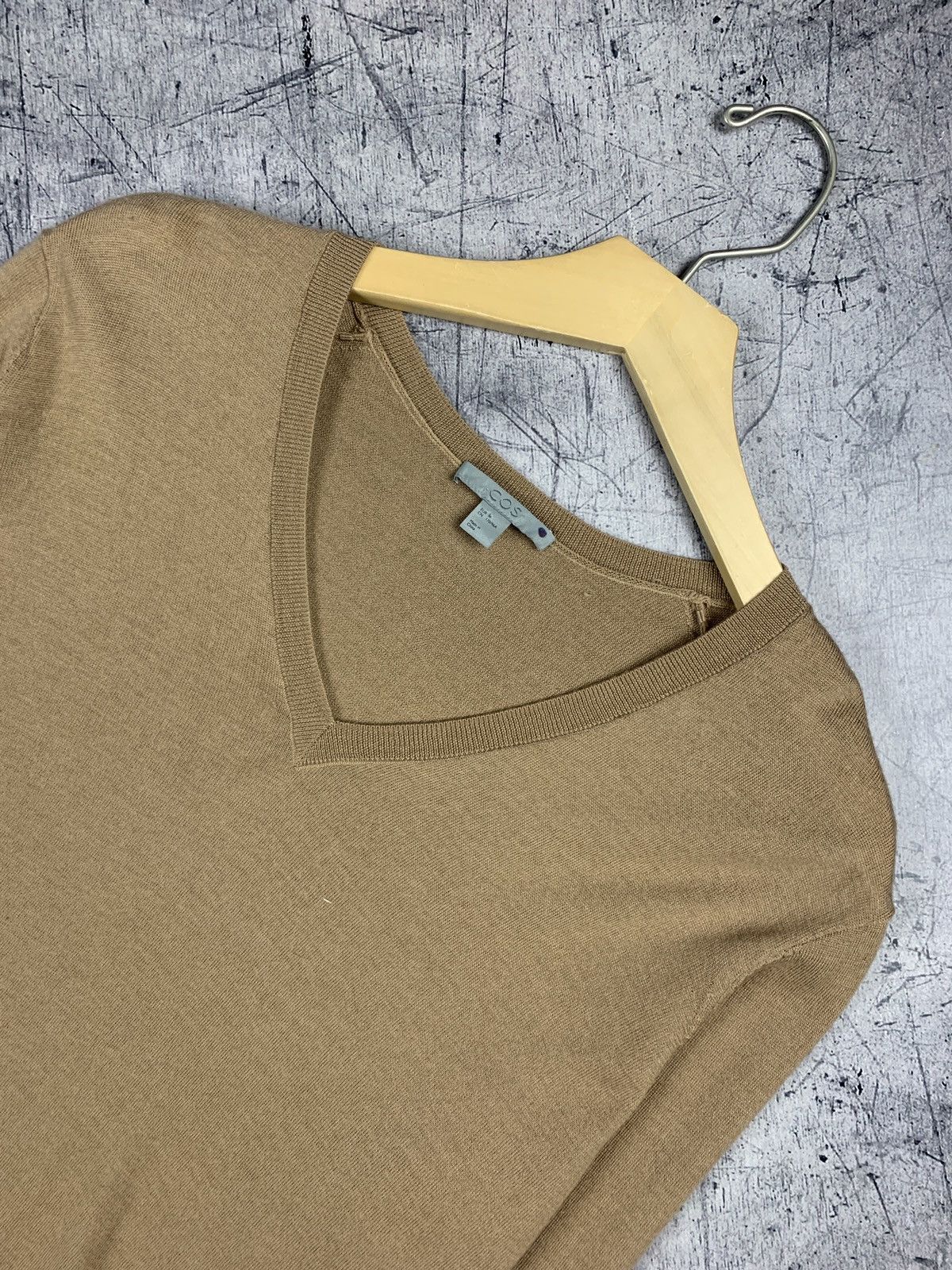 Cos Designer Cos Wool Sweater V-Neck Size M Luxury Basic Size US M / EU 48-50 / 2 - 2 Thumbnail