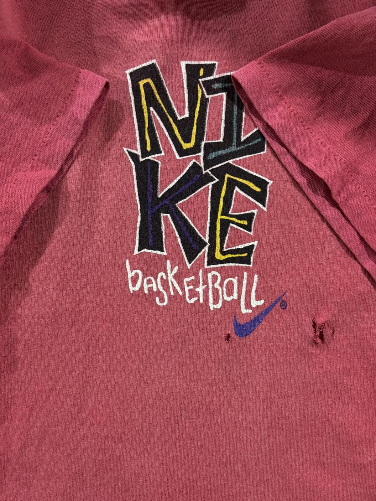 Nike Vintage Rare 90s Nike Basketball T-Shirt Distressed Fit Size US M / EU 48-50 / 2 - 7 Thumbnail