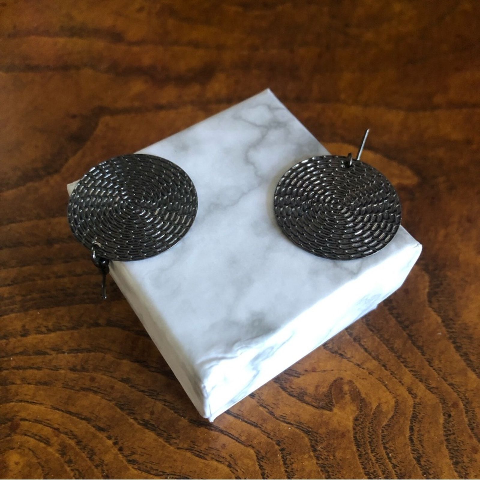 Jewelry Gunmetal basket weave design disc dangle earrings Size ONE SIZE - 3 Thumbnail
