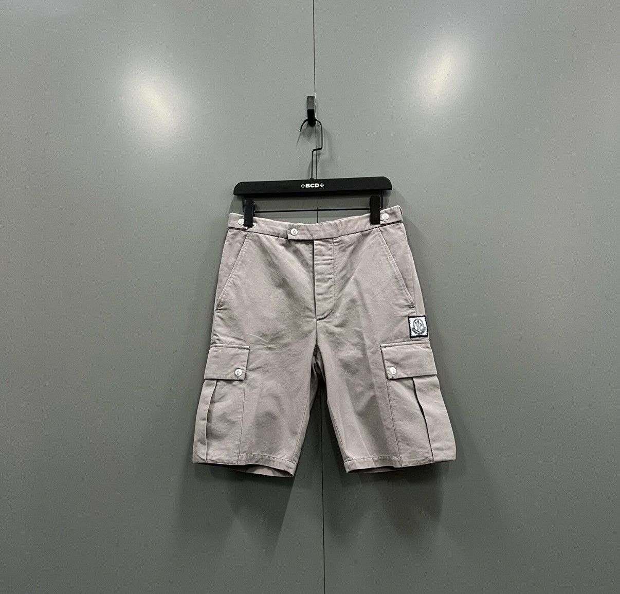 Moncler Moncler Solid Color Logo Embroidered Shorts J41 Size US 28 / EU 44 - 1 Thumbnail