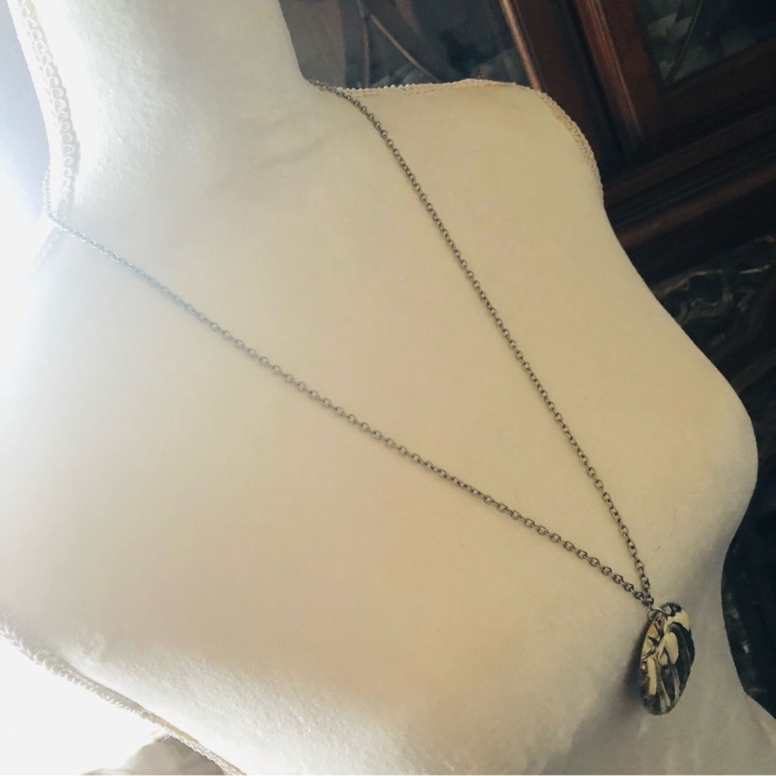 Vintage Paint sparkle medallion on chain necklace Size ONE SIZE - 4 Thumbnail
