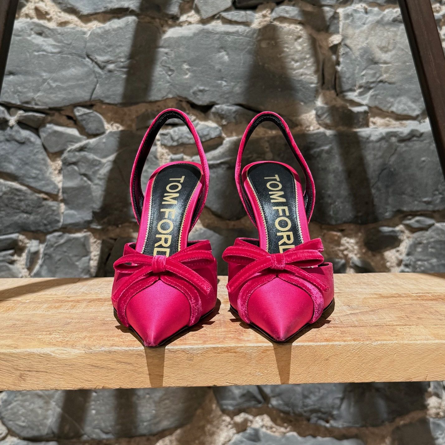 Tom Ford Tom Ford Fuchsia Satin Velvet Bow Pumps Size US 7 / IT 37 - 2 Thumbnail