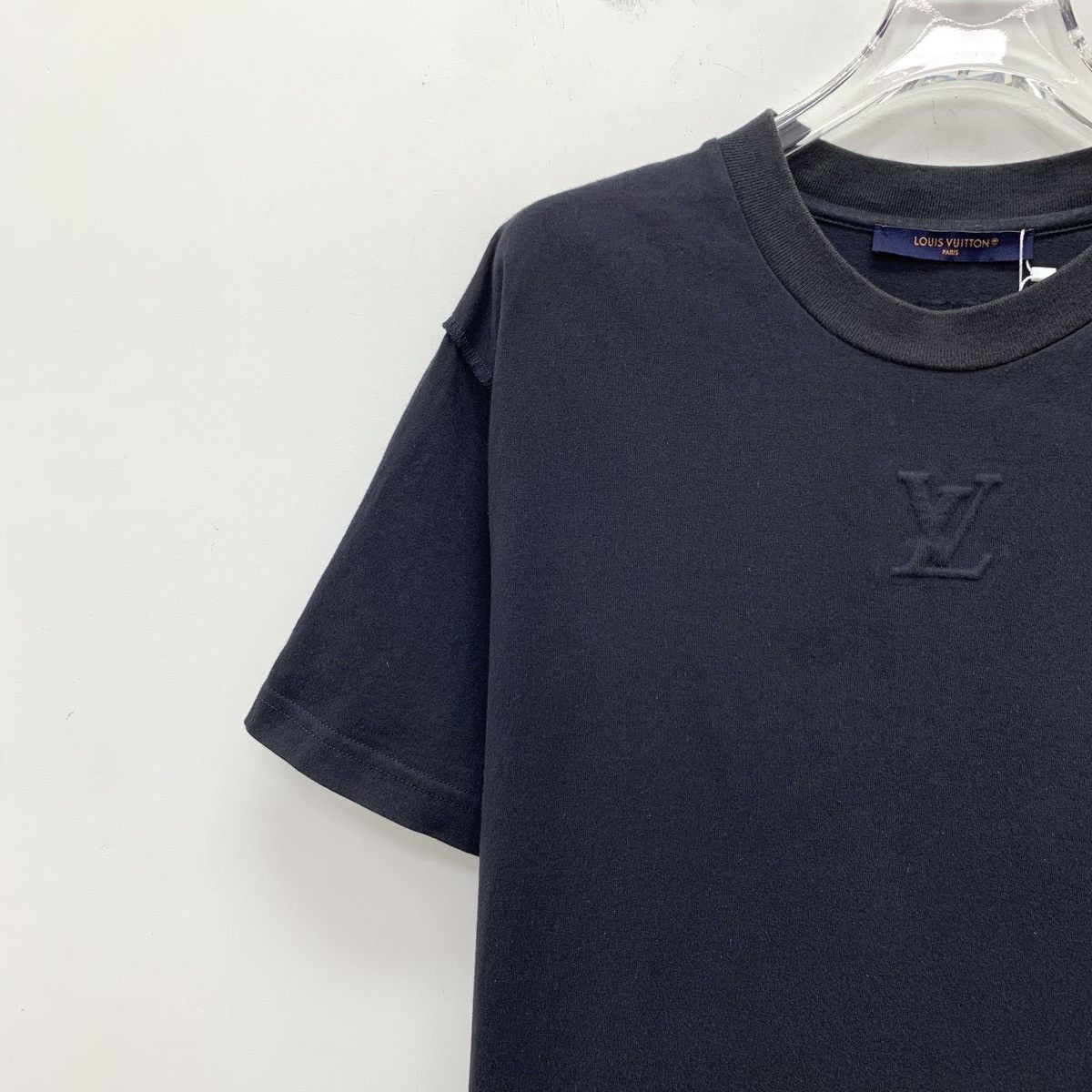 Louis Vuitton Black Short-Sleeve Embossed T-Shirt Size US S / EU 44-46 / 1 - 3 Thumbnail