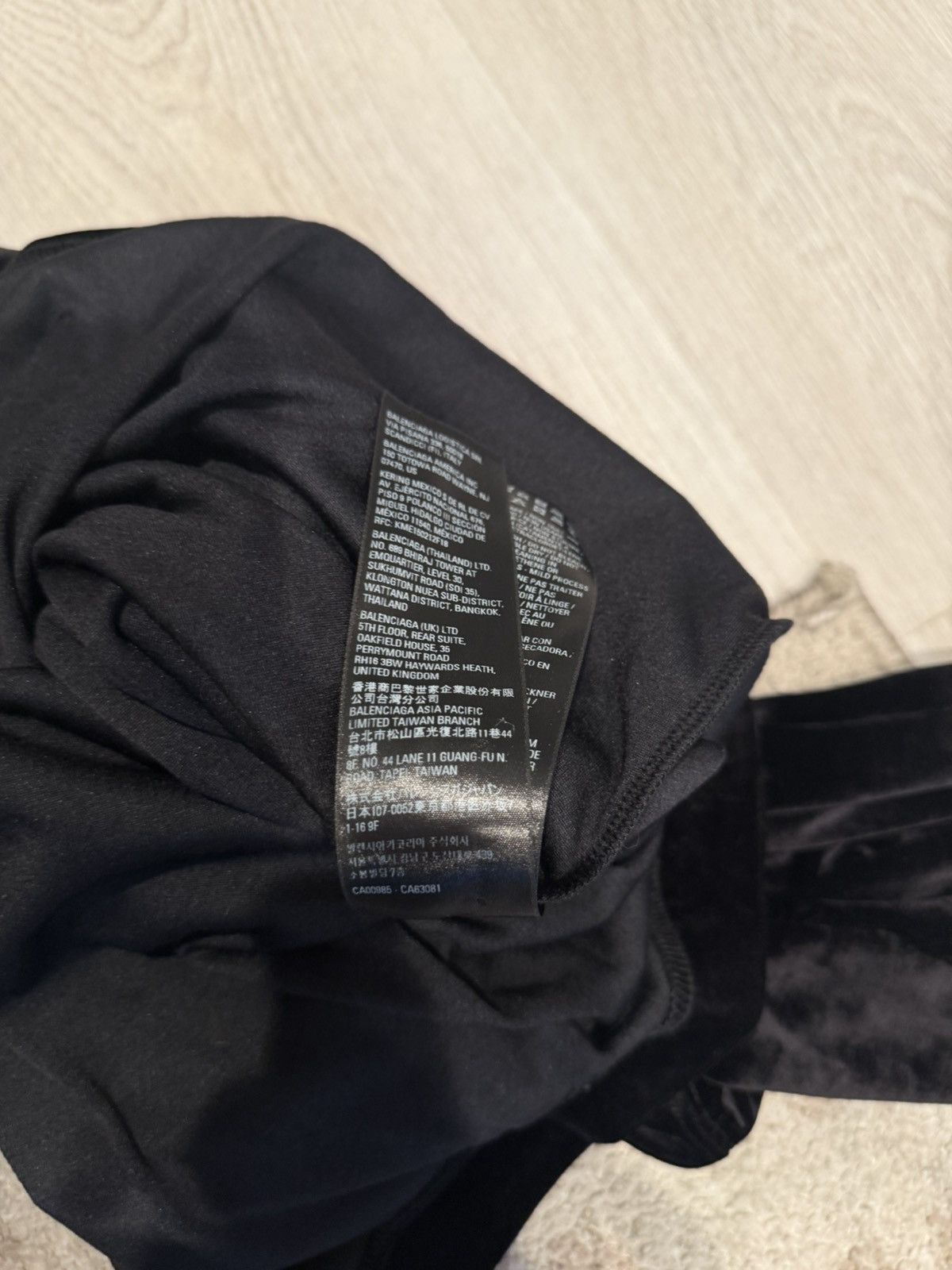Balenciaga f/w 2022 velvet hoodie!! Size US M / EU 48-50 / 2 - 9 Thumbnail