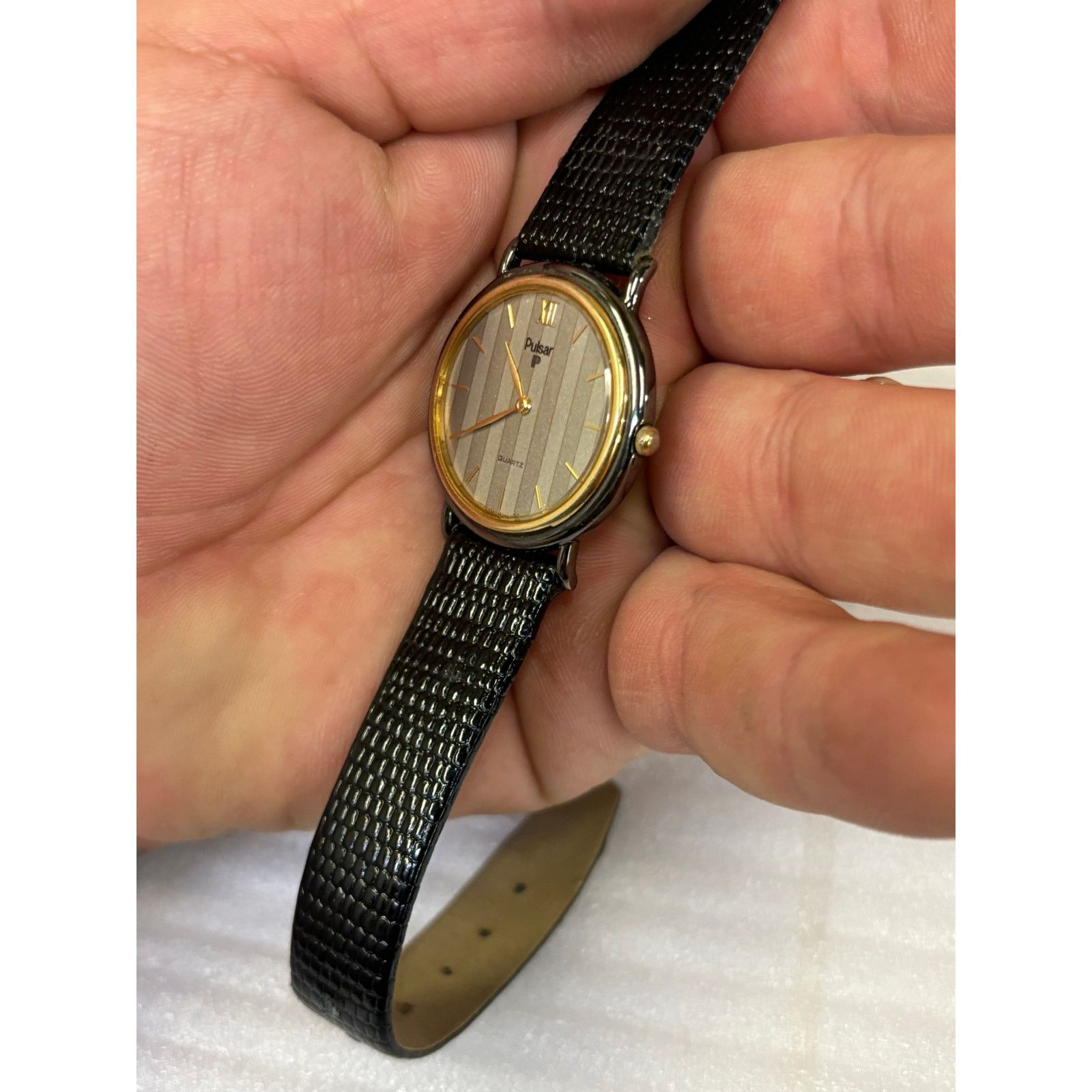 Pulsar Pulsar V320-6049 Genuine Leather Unisex Watch! New Battery! Size ONE SIZE - 3 Thumbnail