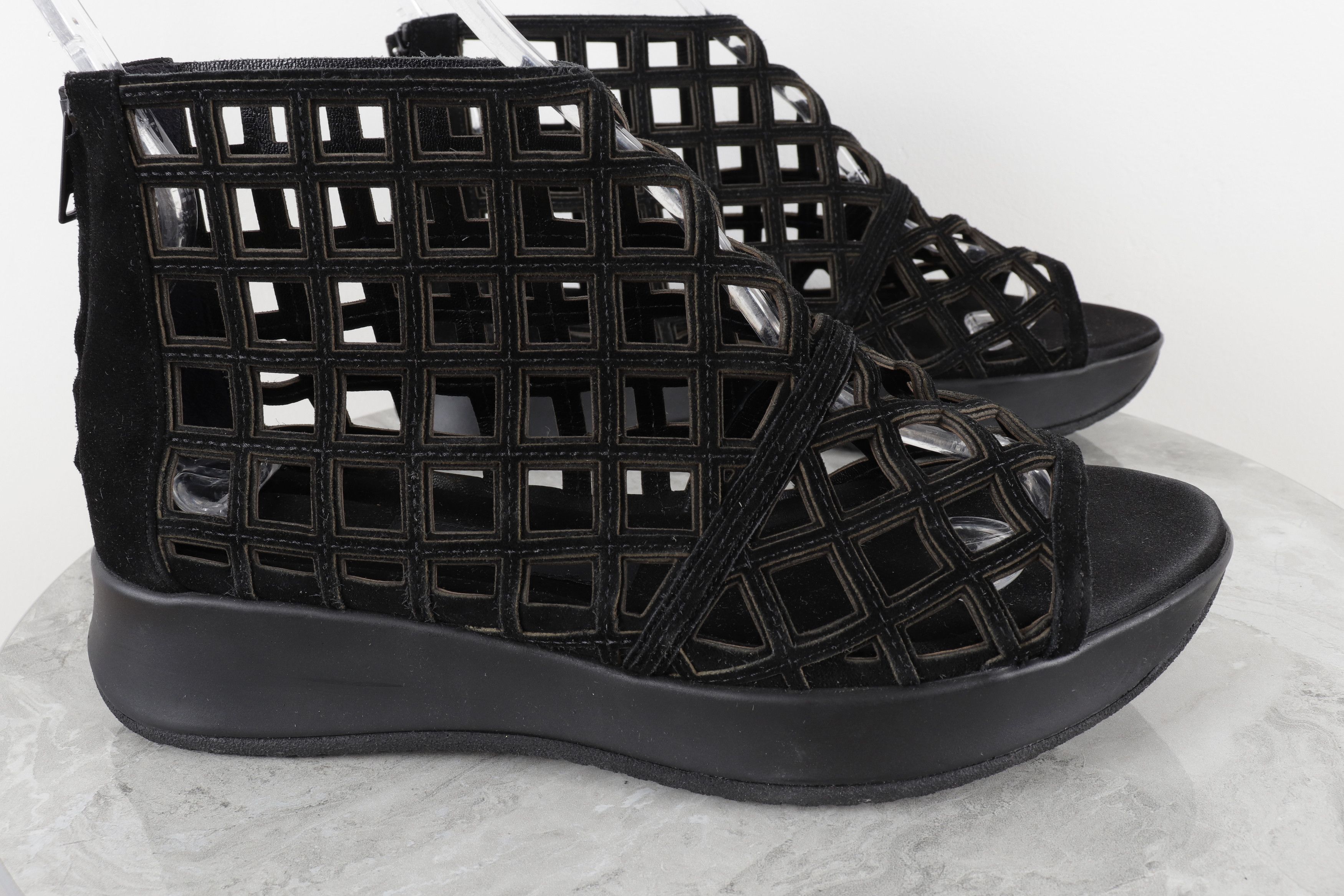 Burberry BURBERRY PRORSUM Suede Black Cage Gladiator Sandals Size US 9.5 / IT 39.5 - 14 Thumbnail